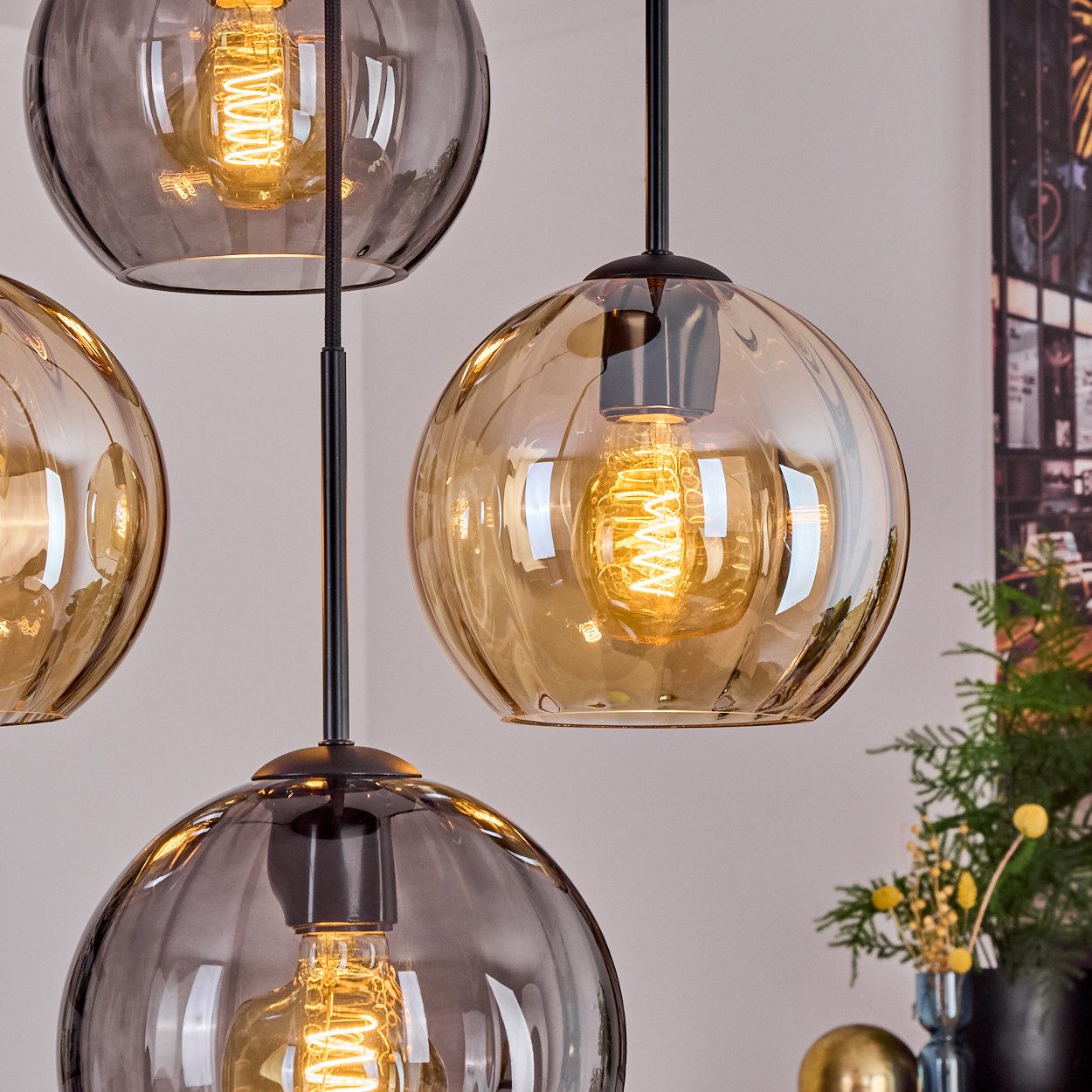 hofstein Hängeleuchte Hängelampe aus Metall/Riffelglas in Schwarz/Bernstein-/Rauchfarben, ohne Leuchtmittel, Pendelleuchte im Retro/Vintage-Design (Schirme Ø 20 cm), 4 x E27