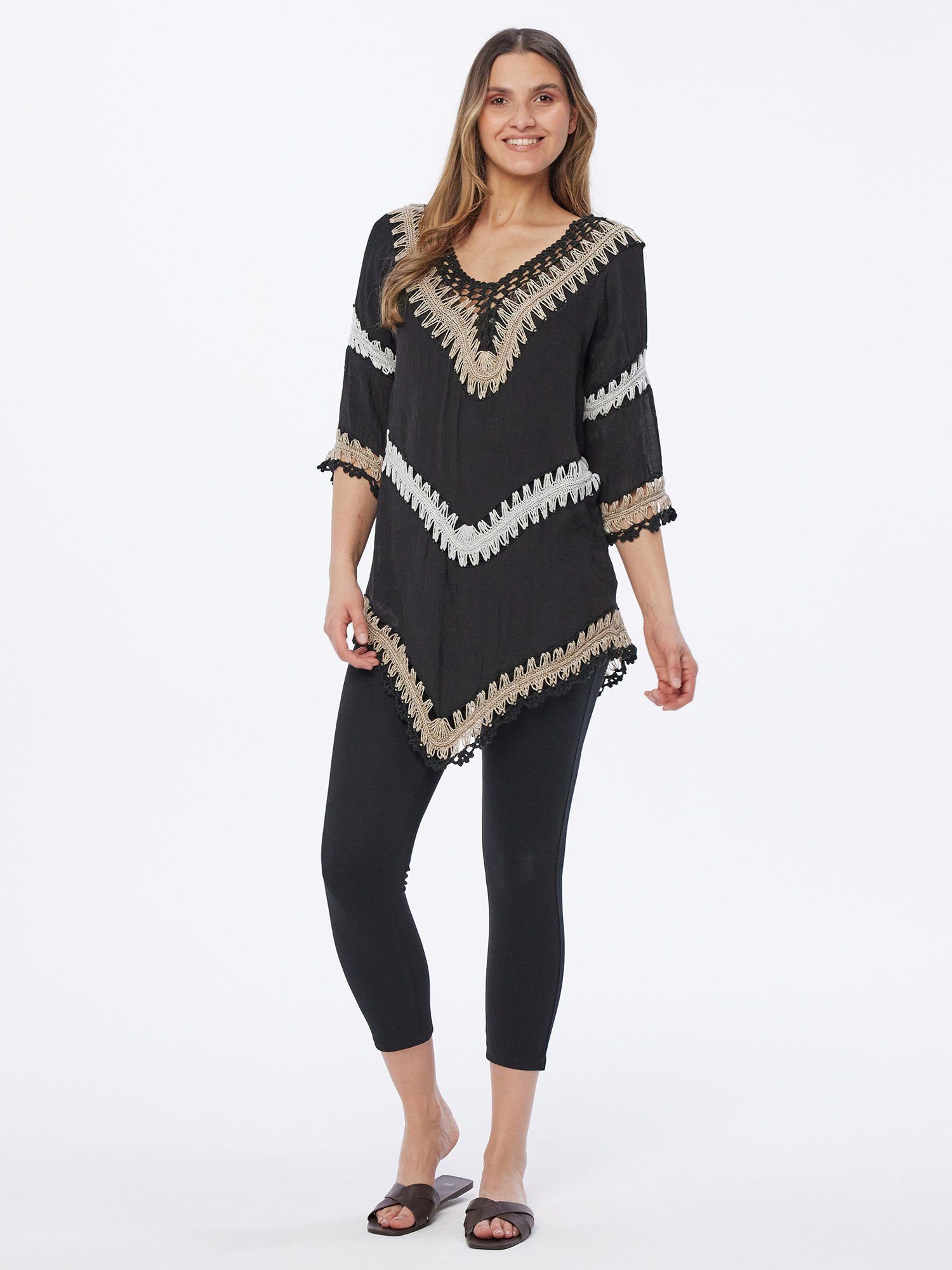 Sarah Kern Tunika Poncho figurumspielend in Häkeloptik