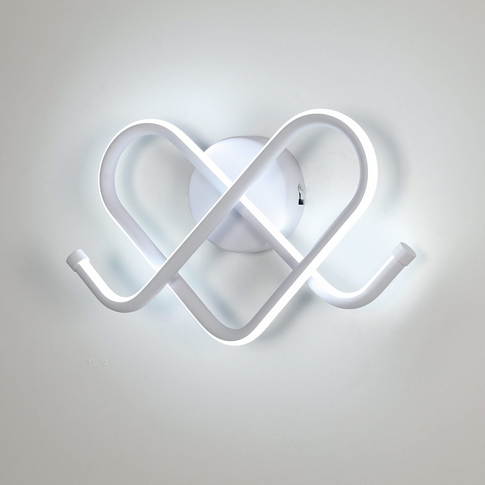 Goeco Wandleuchte Herzförmige LED Wandleuchte, Kreativ-Wandlampe, 6000K, 21W, LED fest integriert, Weißlicht, 30x20x9cm
