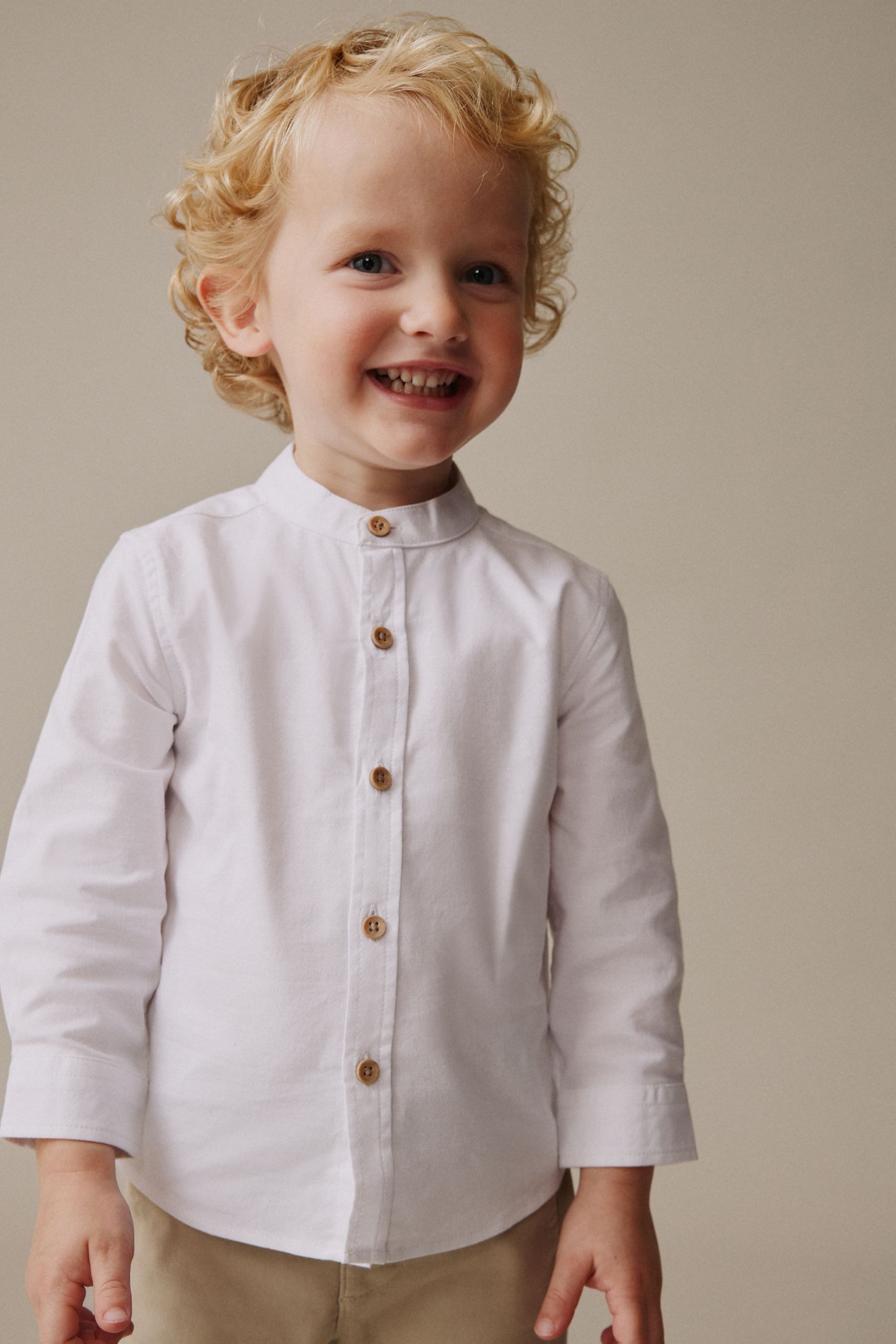 Next Langarmhemd Langärmeliges Oxford-Hemd mit Grandadkragen (1-tlg)