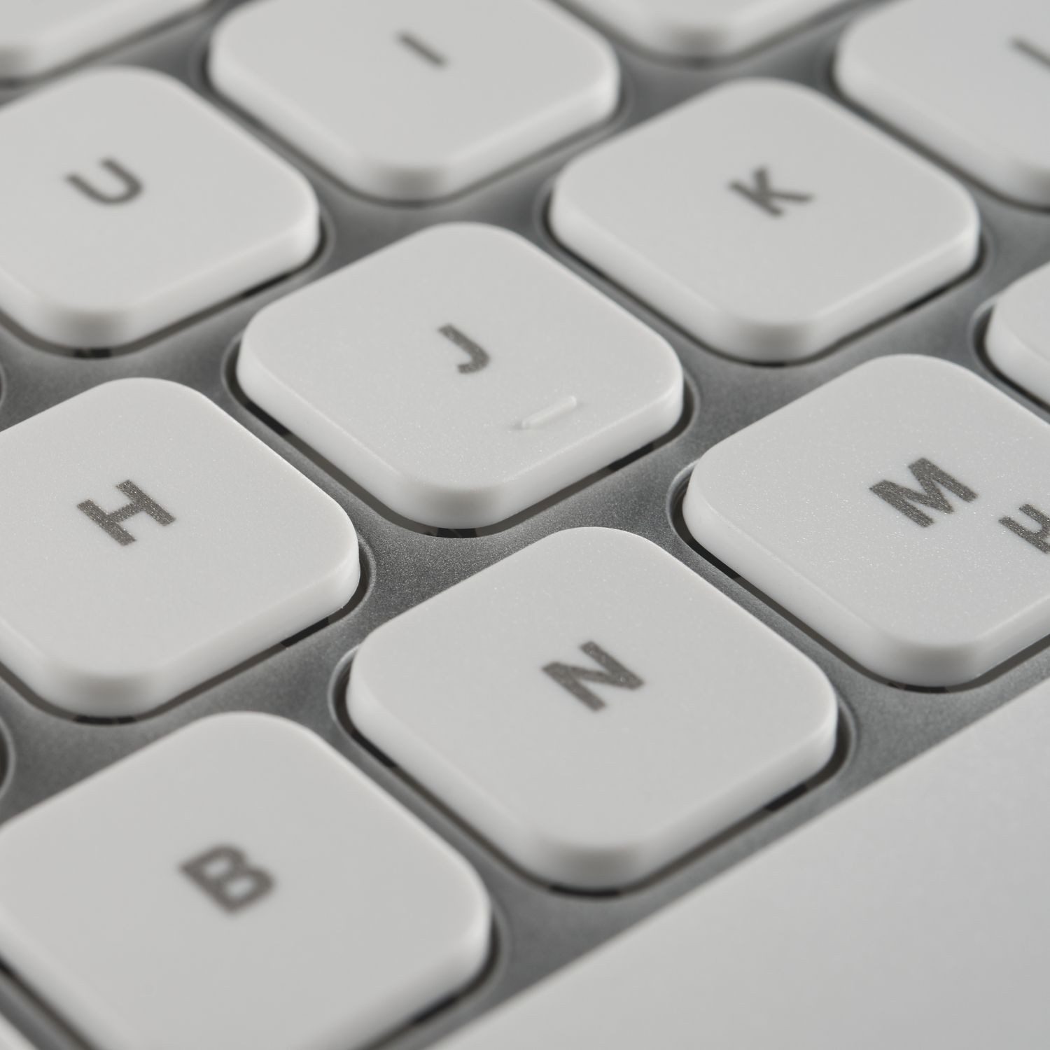 Hama Slim Keyboard Tastatur KC-700 DE-Layout Silber Gaming-Tastatur (Voll-Tastatur Scissor-Tasten Leise Ziffernblock Num-Pad Flach Office) – Bild 4 von 5
