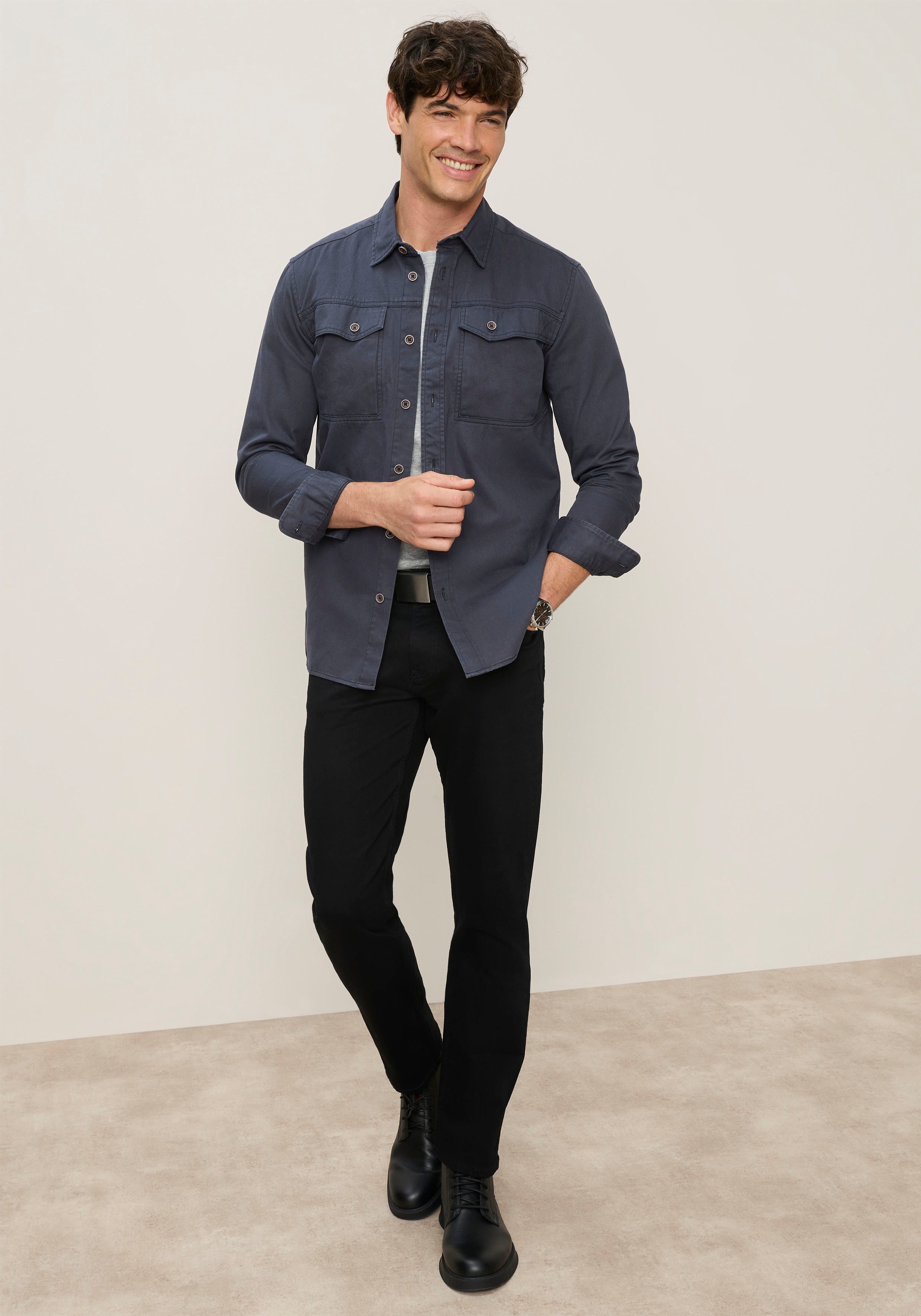Zum Outfit 7