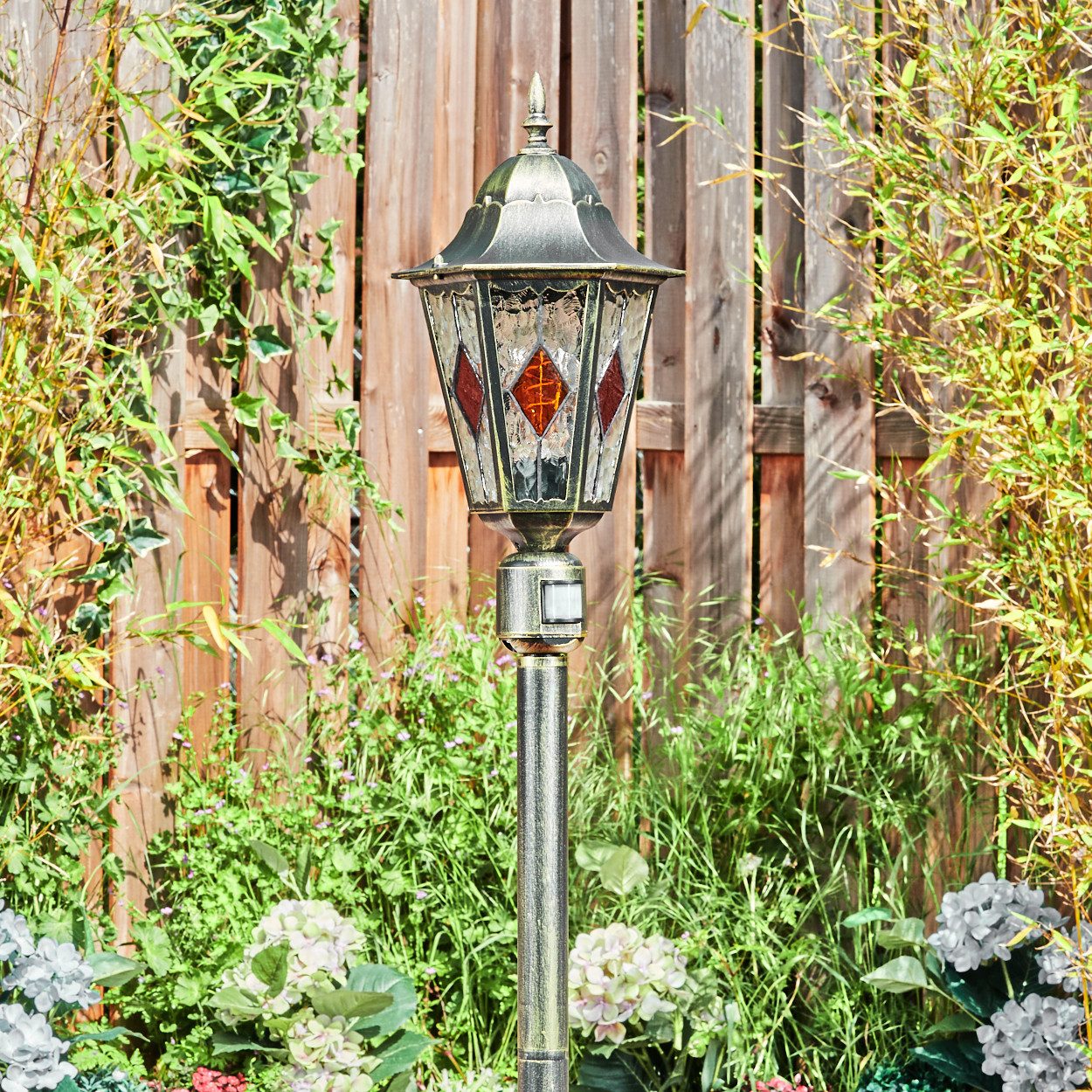 hofstein Pollerleuchte Außenwegeleuchte mit Bewegungsmelder aus Metall/Glas, E27, IP44, Wegelampe Antik/Landhaus/Vintage in Braun/Gold/Klar/Orange, Höhe 122cm