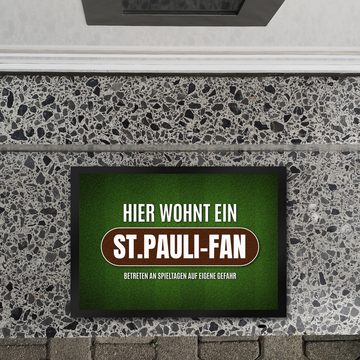 Fußmatte Hier wohnt ein St.Pauli Fan Fußmatte mit Rasen Motiv Fußball Sport, speecheese