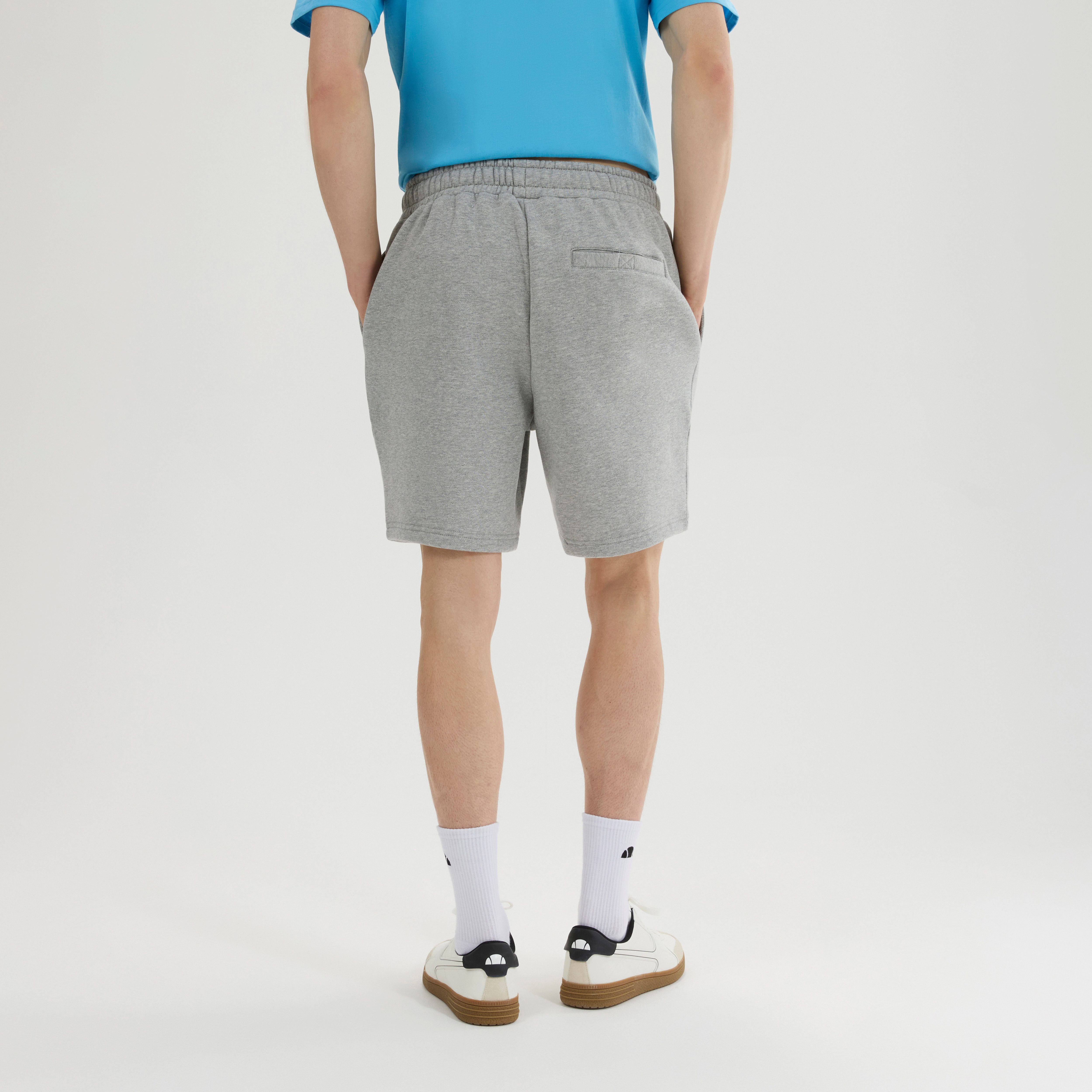Ellesse Sweatshorts ISLINGTON SHORT aus Baumwolle und Polyester, bequeme Passform