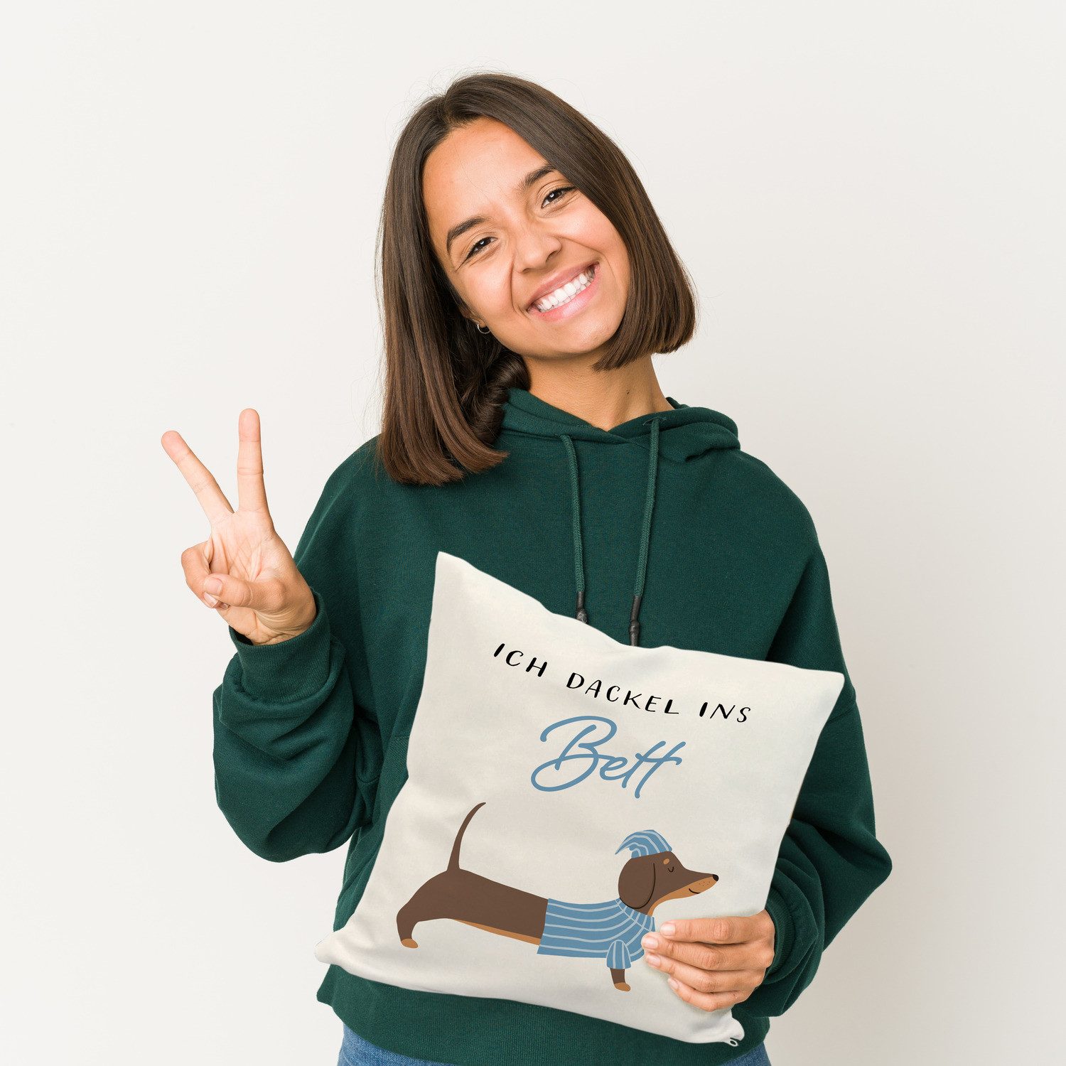 speecheese Dekokissen Dackel mit Pyjama Kissen mit Spruch Ich dackel ins Bett – Bild 2 von 2