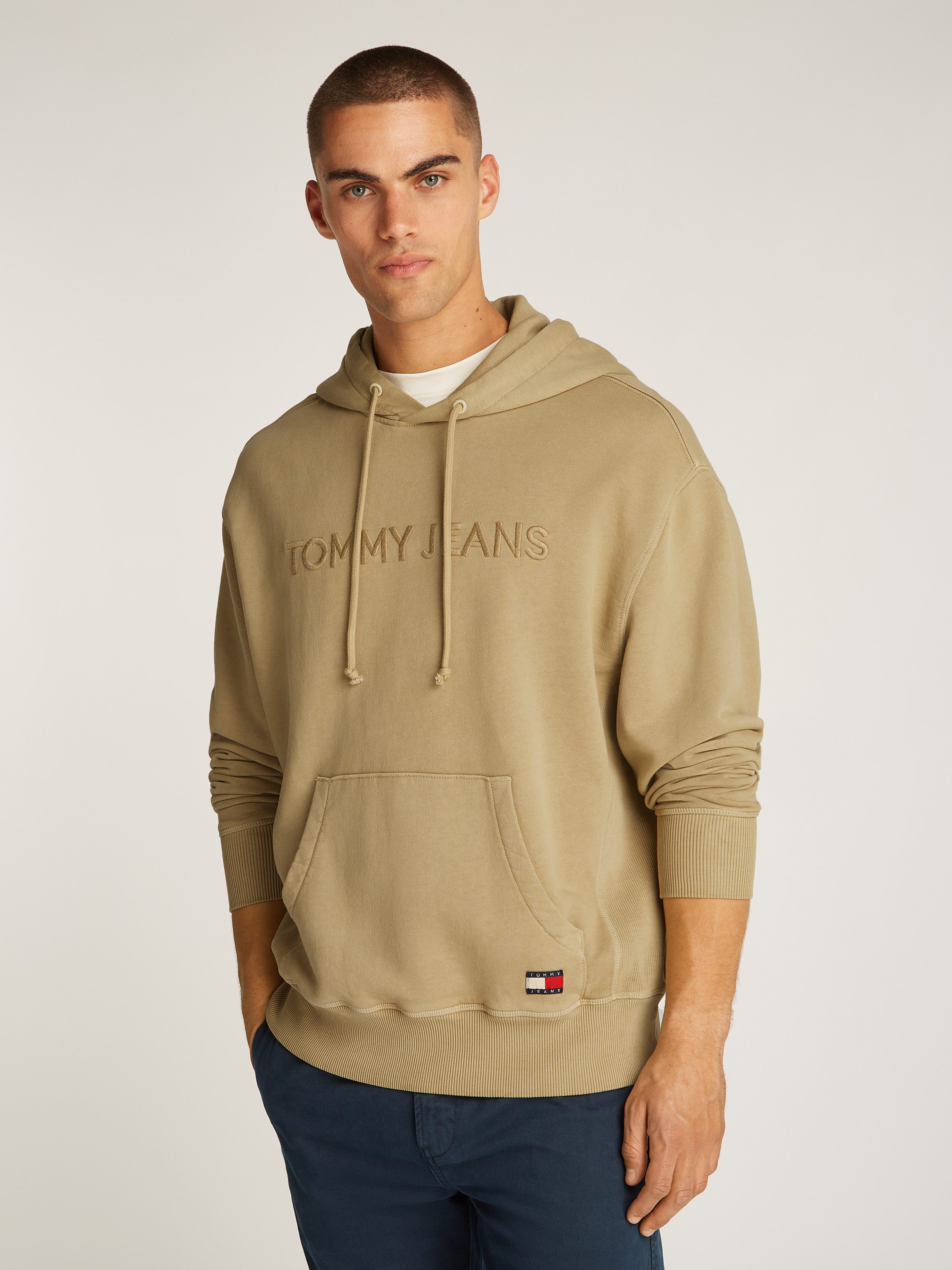 Tommy Jeans Hoodie TJM RLX TJ LABEL HOODIE mit großer Logostickerei günstig online kaufen