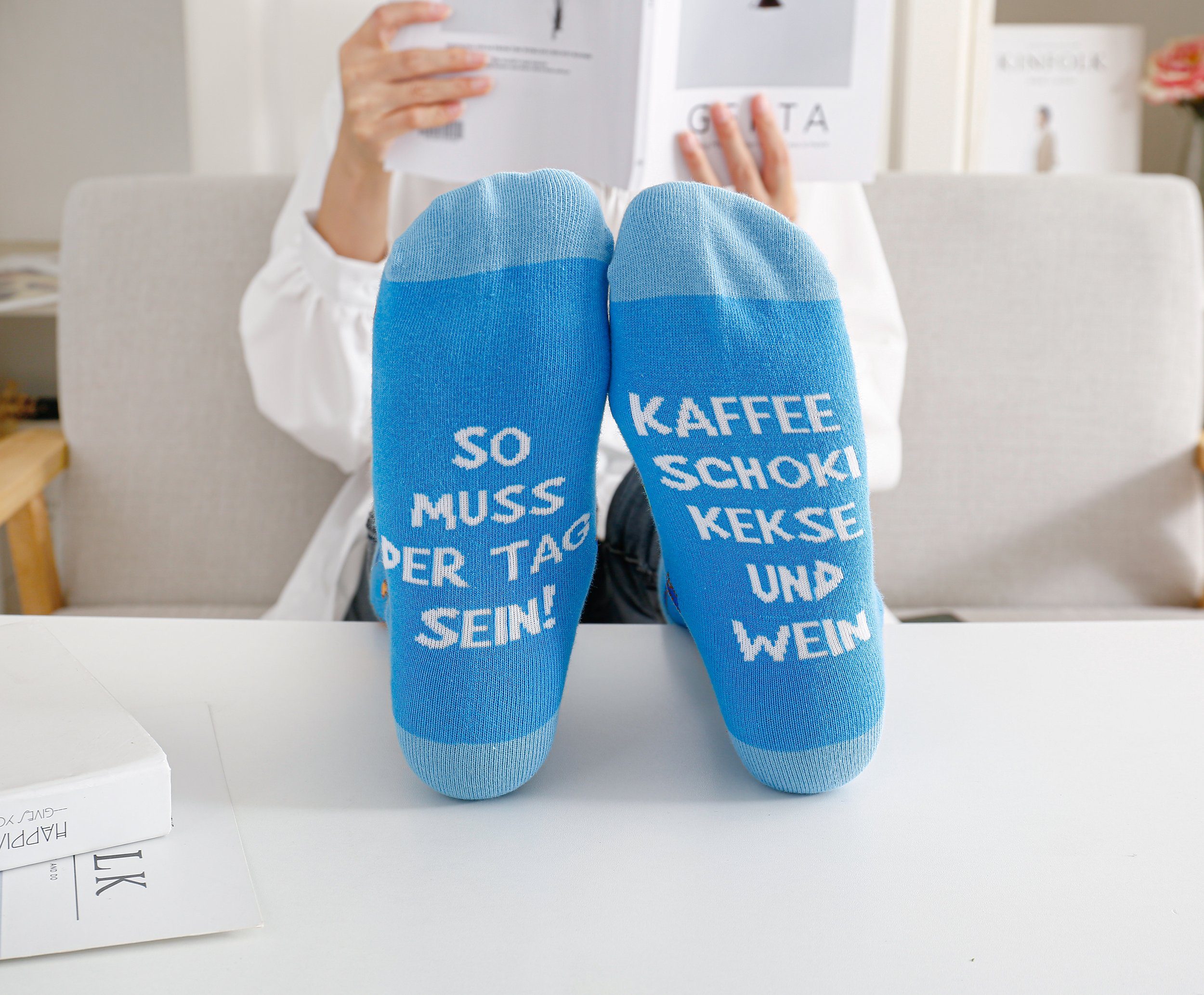 Lucadeau Freizeitsocken Geschenkset für Frauen Kaffee Gr. Socken mit rutschfest, zu (1 Paar) Geburtstagsgeschenk und Männer, Wein Geschenk Kekse Weihnachten, Spruch 39-45