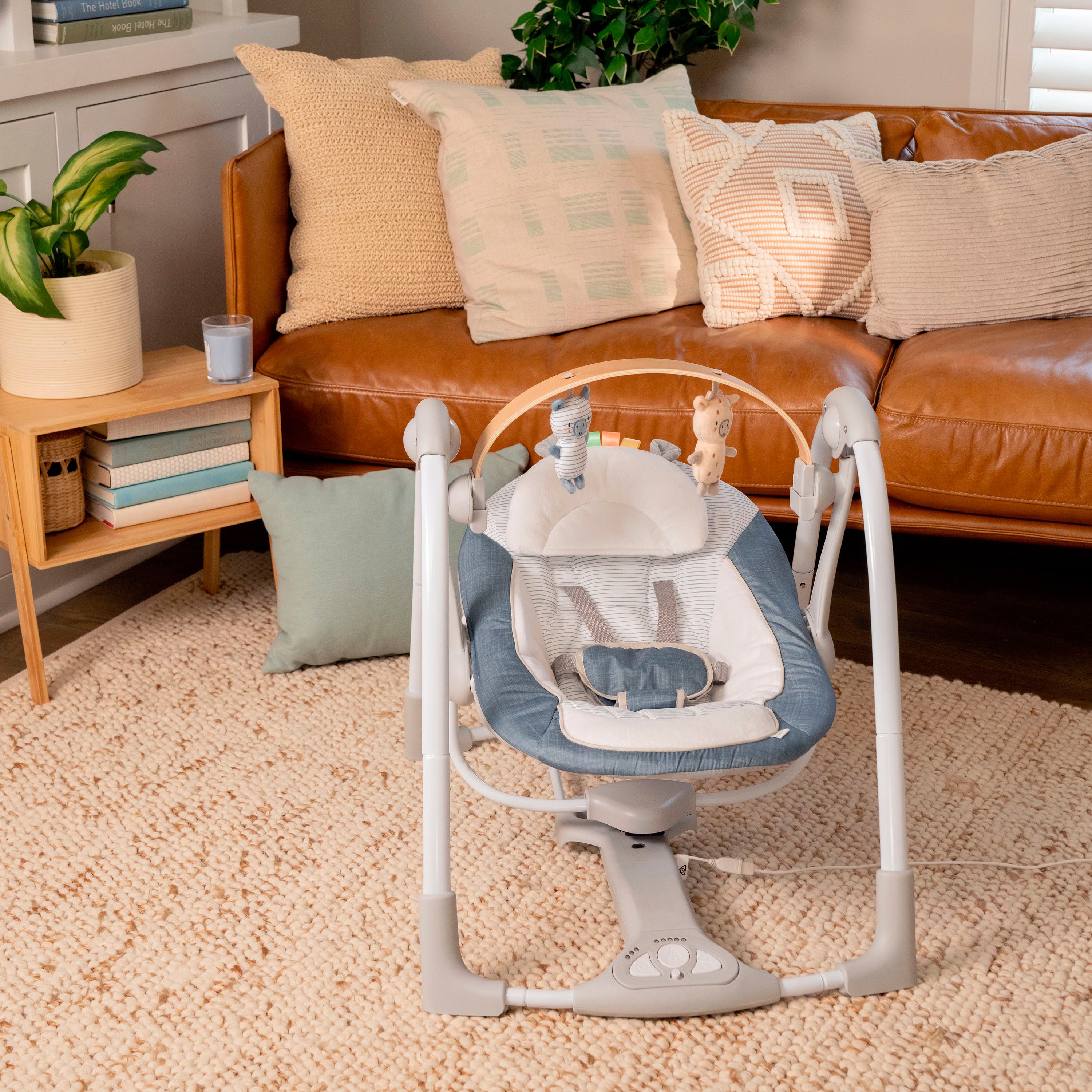 ingenuity Babywippe Swing 'n Go Portable Swing™ - Chambray, mit Melodien und Geräuschen