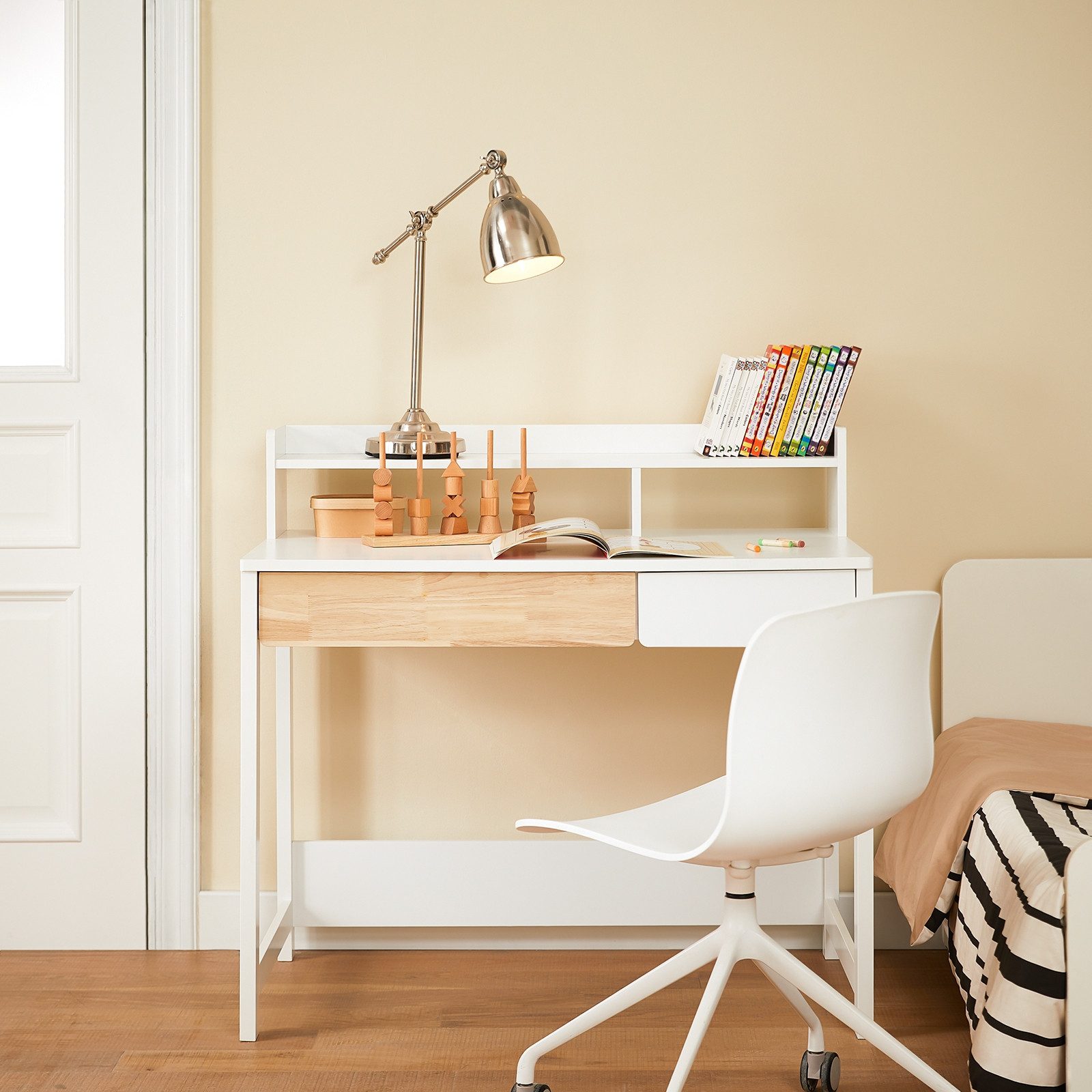 SoBuy Schreibtisch FWT106, Computertisch mit 2 Ablagen Bürotisch Arbeitstisch für Homeoffice
