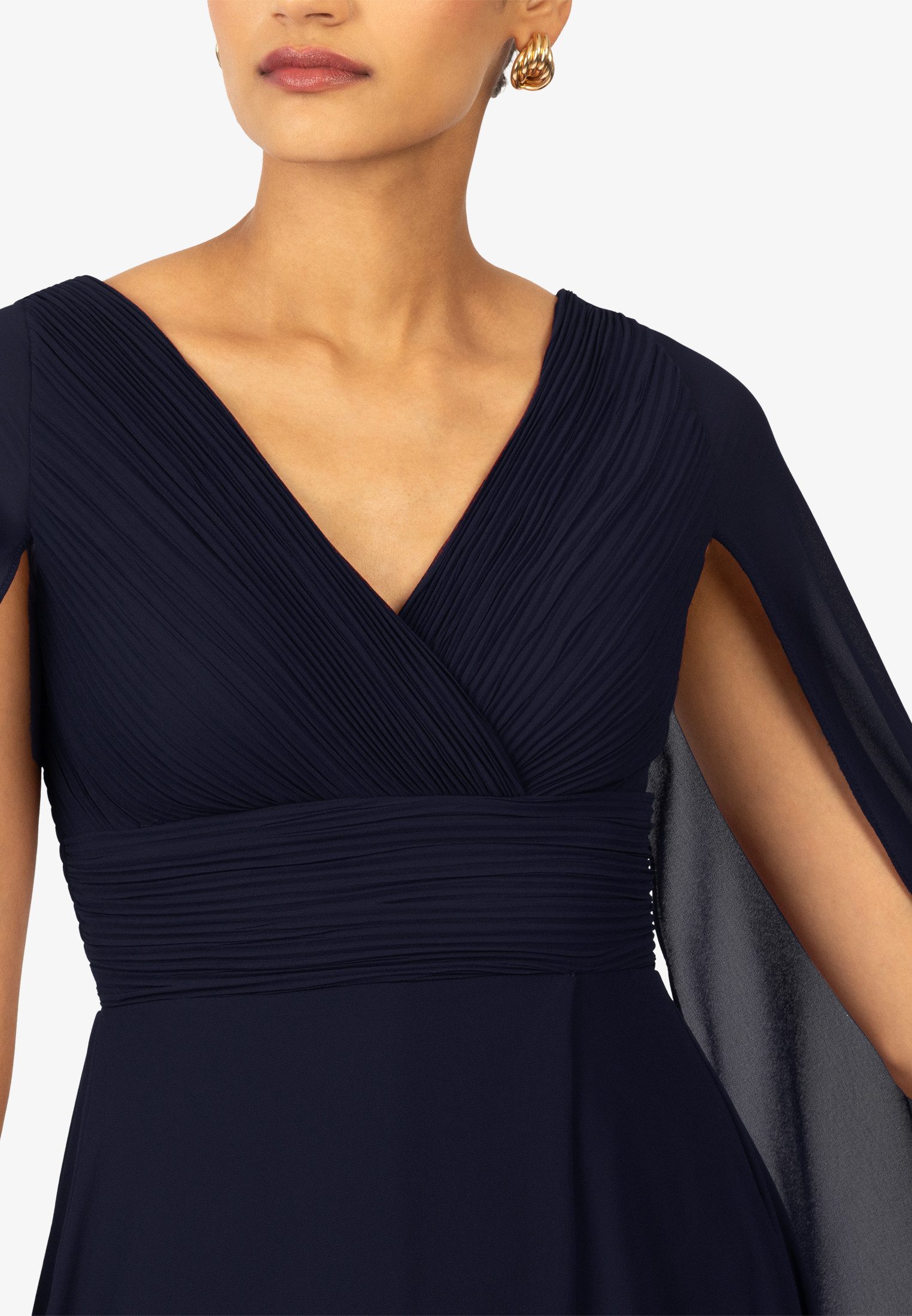 Kraimod Abendkleid aus hochwertigem Polyester Material mit Capeärmel