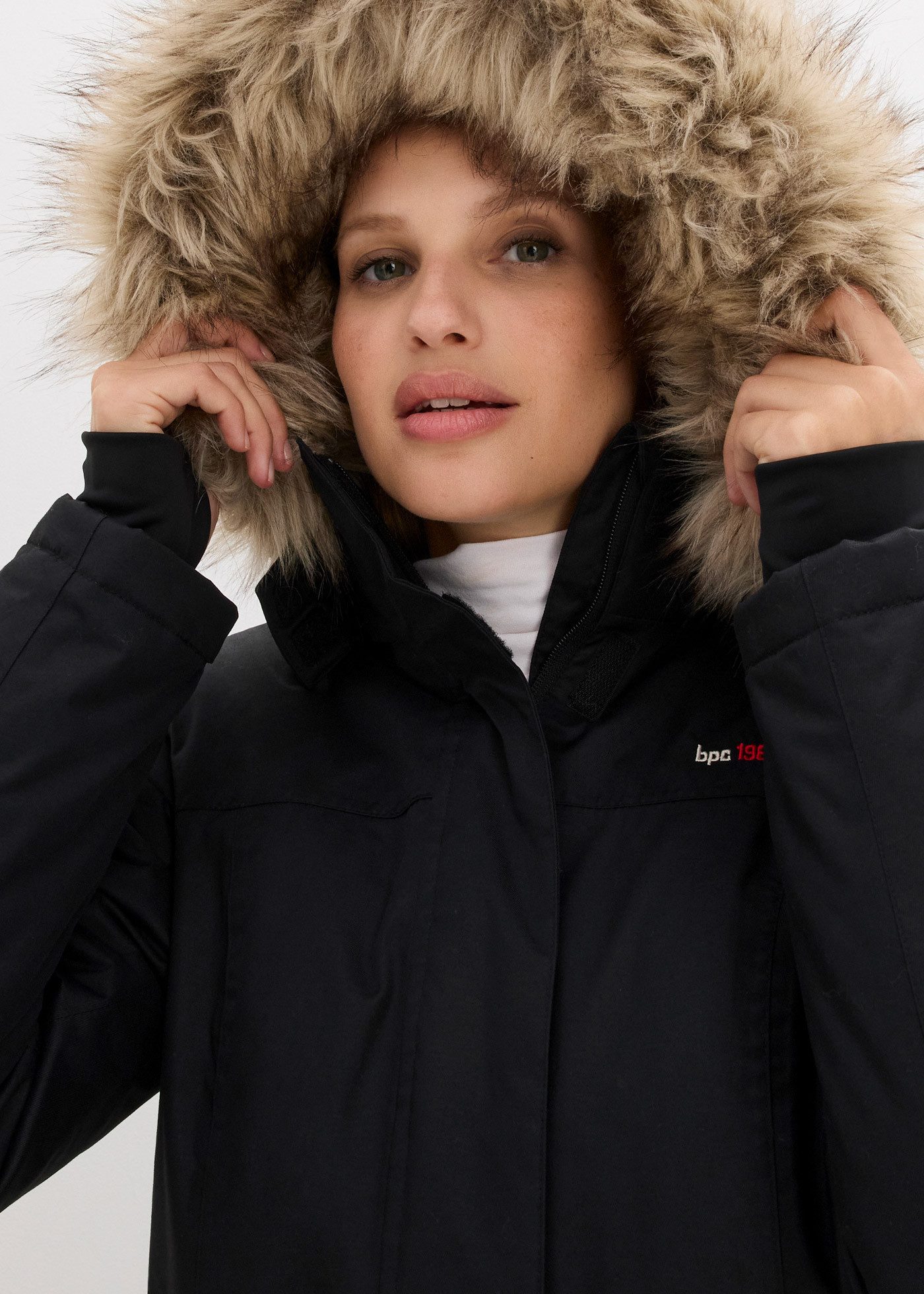 bonprix Wintermantel mit abnehmbarer Kapuze + Fellimitat, mit Innentasche und Kabelführung – Bild 3 von 5