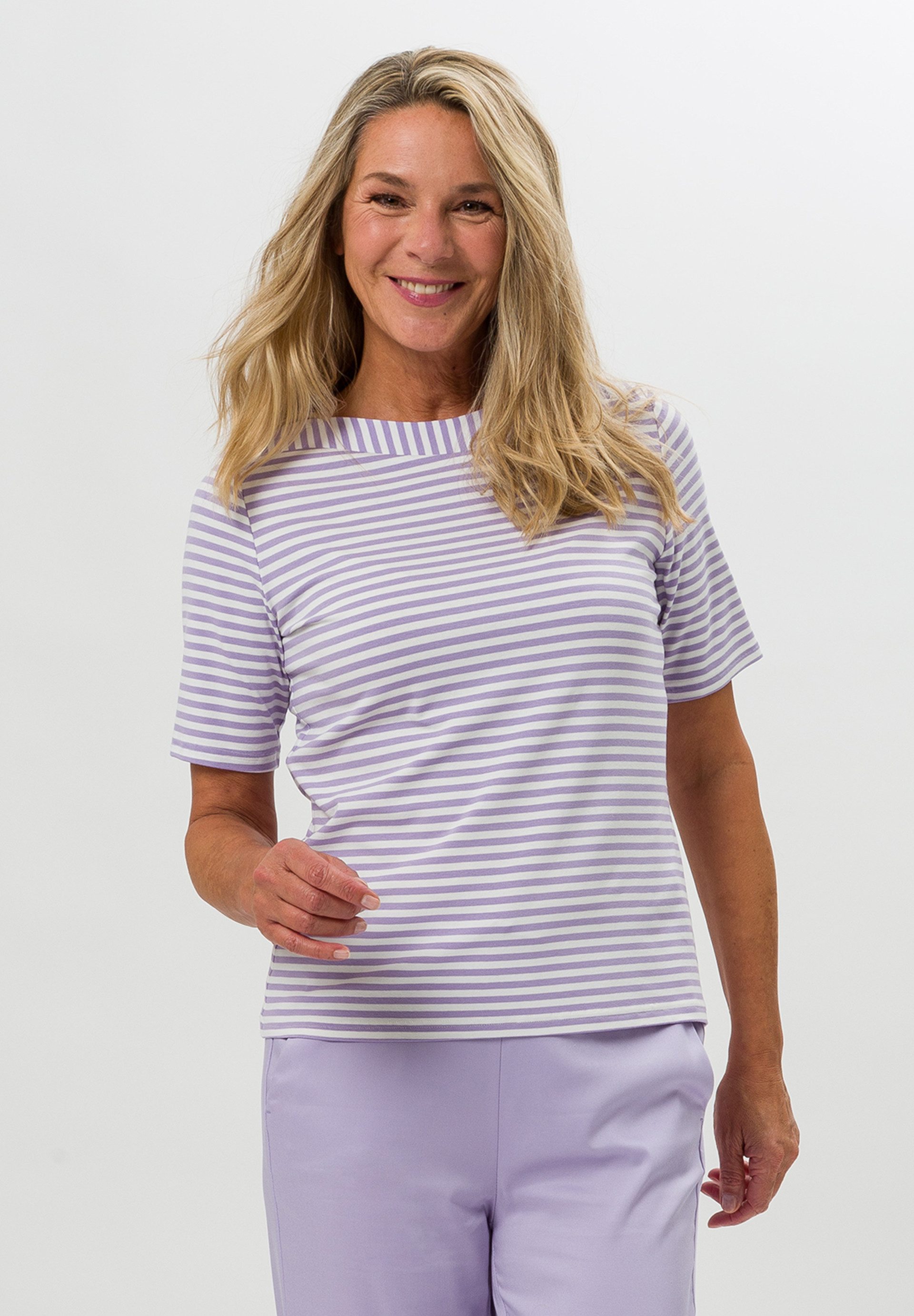 Kurzarmshirt mit U-Boot-Ausschnitt