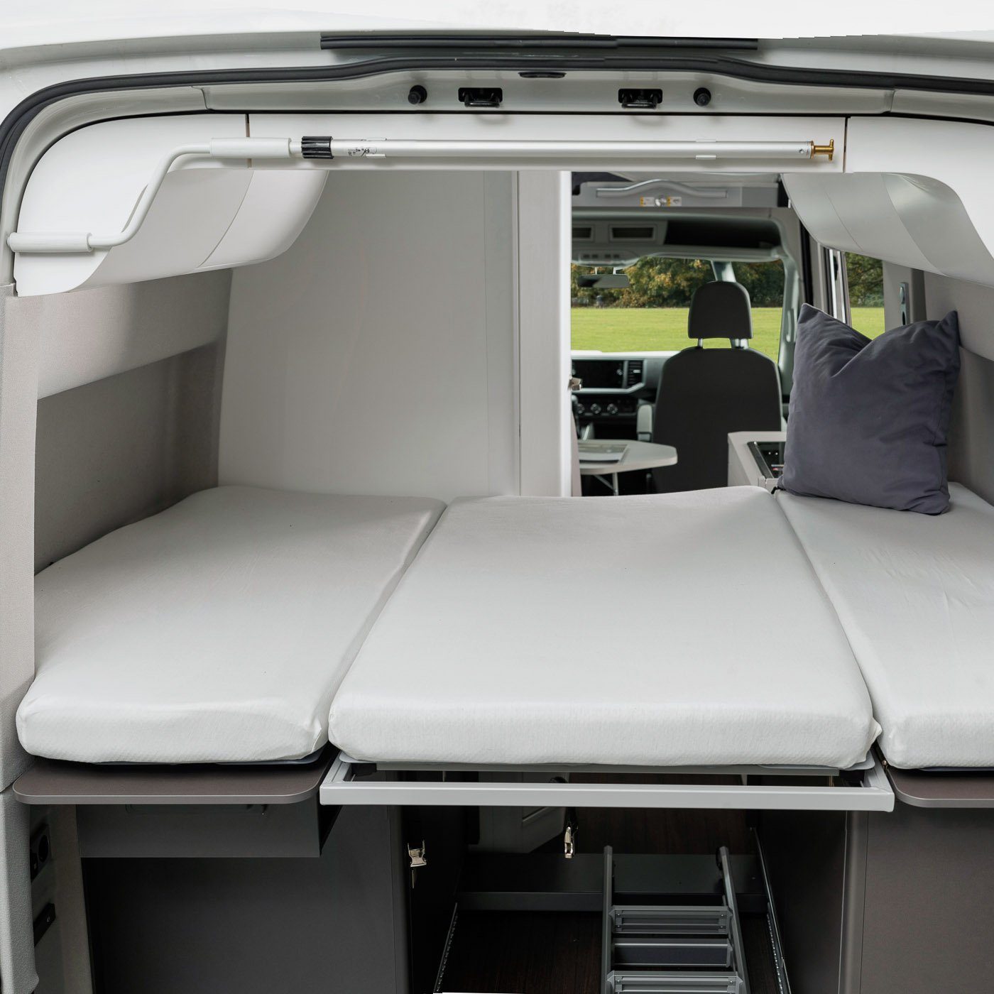 BLACK FOREST FOX Spannbettlaken VW Grand California 600 Camper Wohnmobil für 3 tlg. Matratze Heckbett, Baumwolle, Gummizug: rundum, Weiß