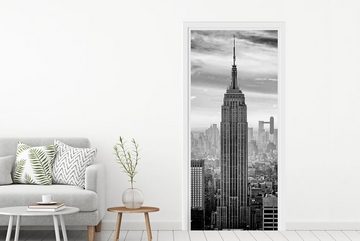 MuchoWow Türtapete New York - Architektur - Schwarz - Weiß, Matt, bedruckt, (1 St), Fototapete für Tür, Türaufkleber, 75x205 cm