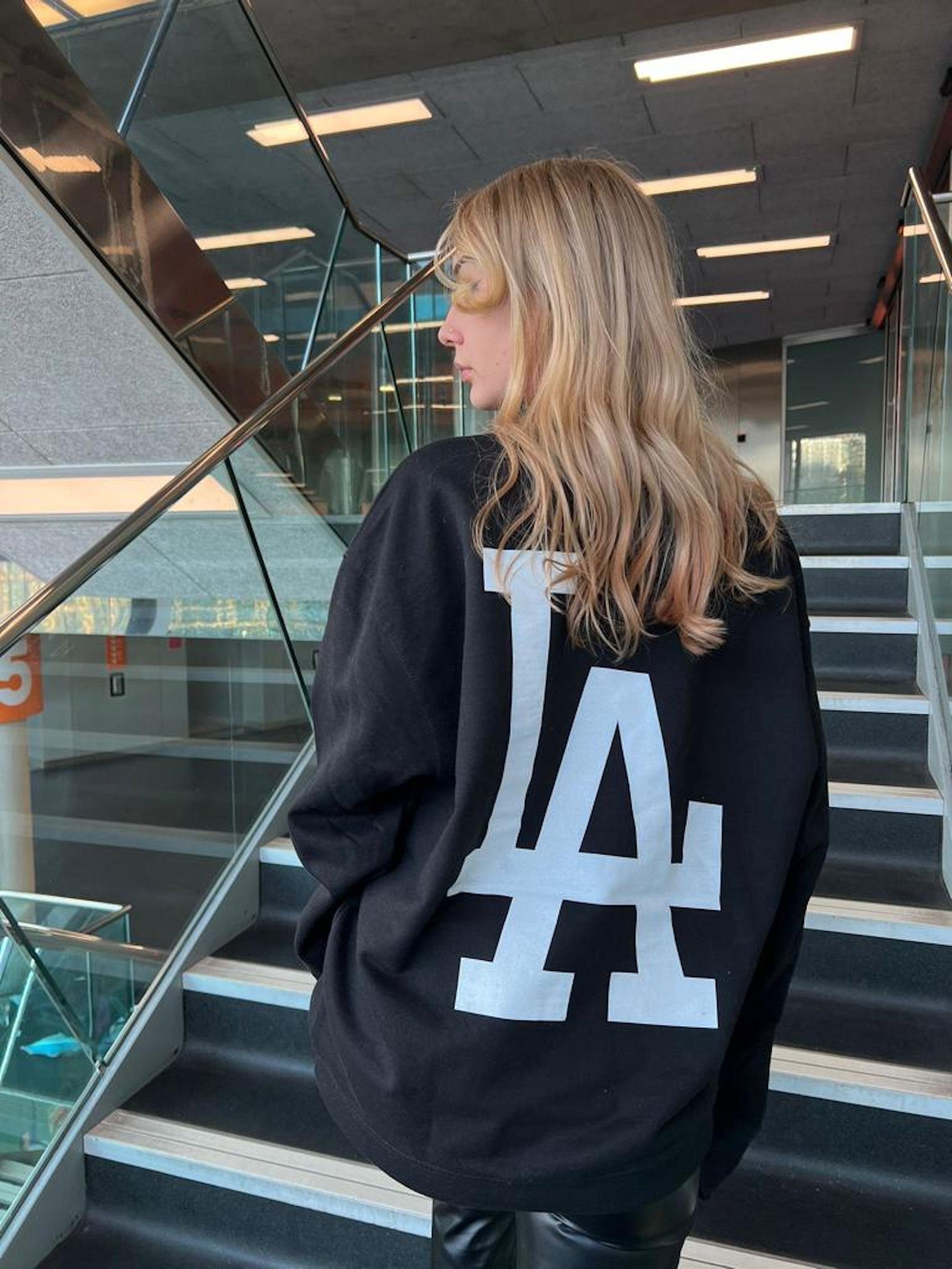 Worldclassca Longsweatshirt Worldclassca Damen Mädchen Oversized Sweatshirt Lounge Homewear Sweater Shirt Bedruckt Schriftzug LA Los Angeles College Uni Farben Freizeit Sport Langarmshirt Oberteil Pulli Pullover Blogger NEU