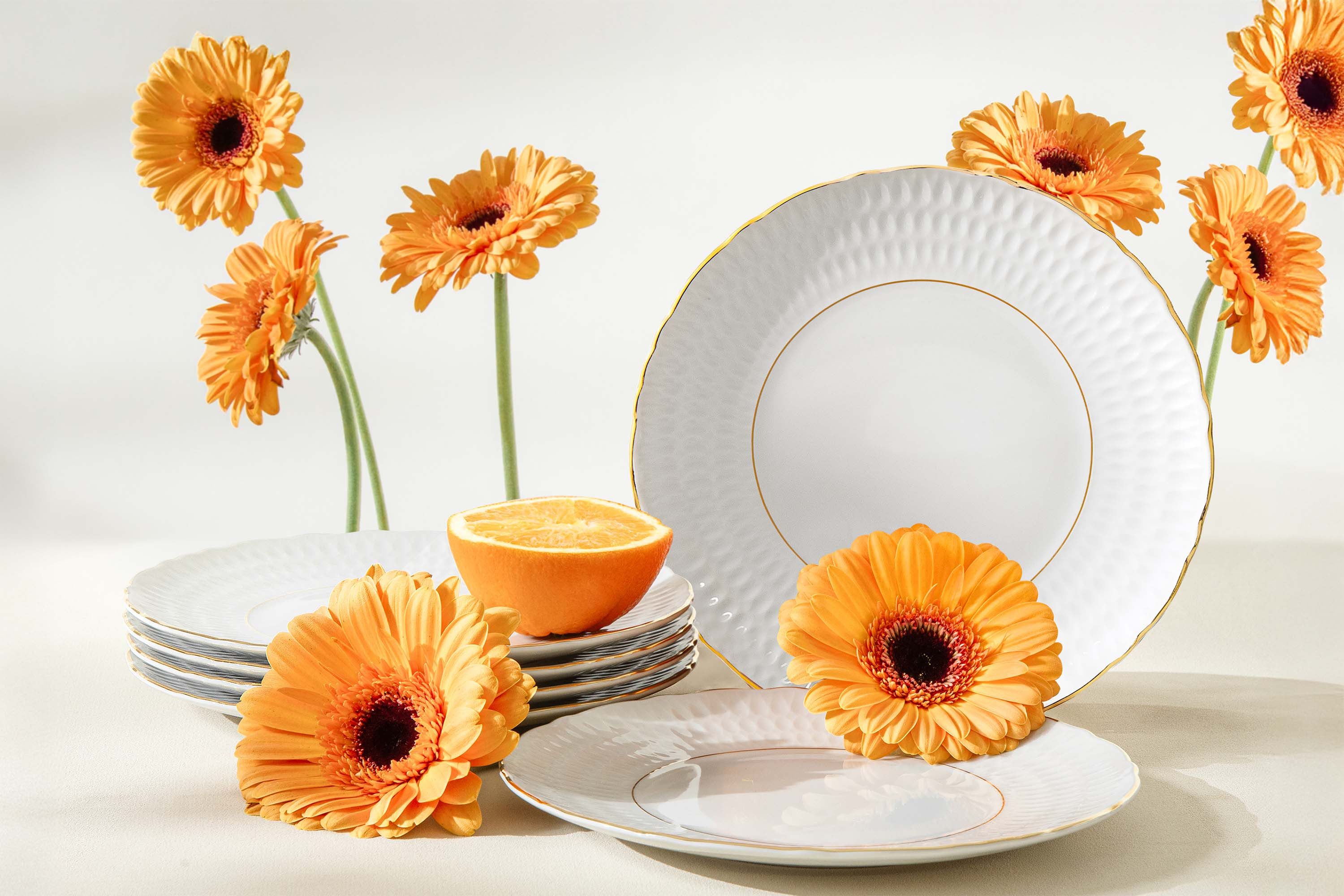 KONSIMO® Teller-Set CMIELOW SOFIA Tafelservice, Hochwertiges Premium-Porzellan (6-tlg), 6 Personen, Porzellan, handgemalte Dekoration in echtem Gold, 6x Dessertteller