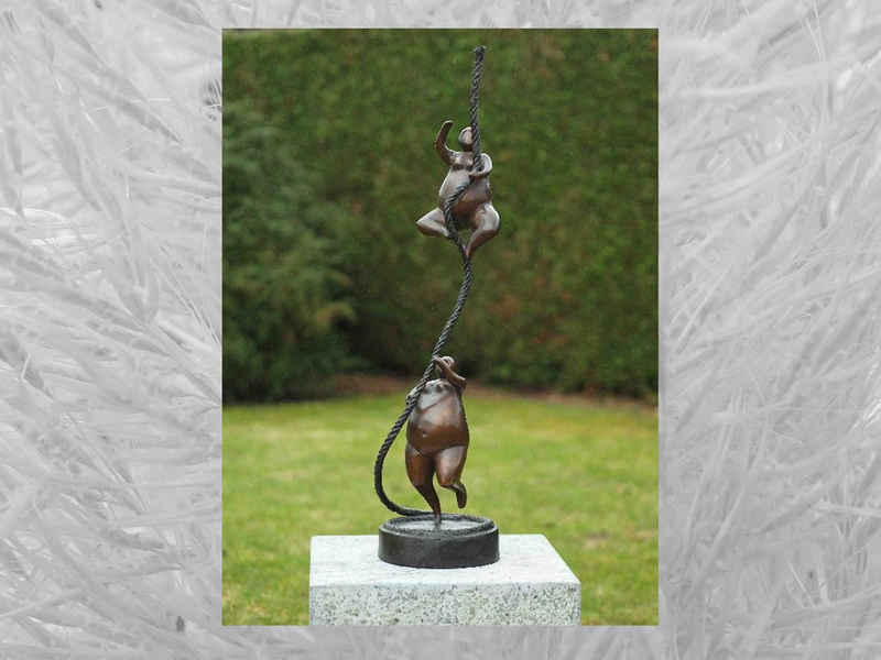 IDYL Gartenfigur IDYL Bronze-Skulptur Zwei Dicke Damen am Seil, Bronze