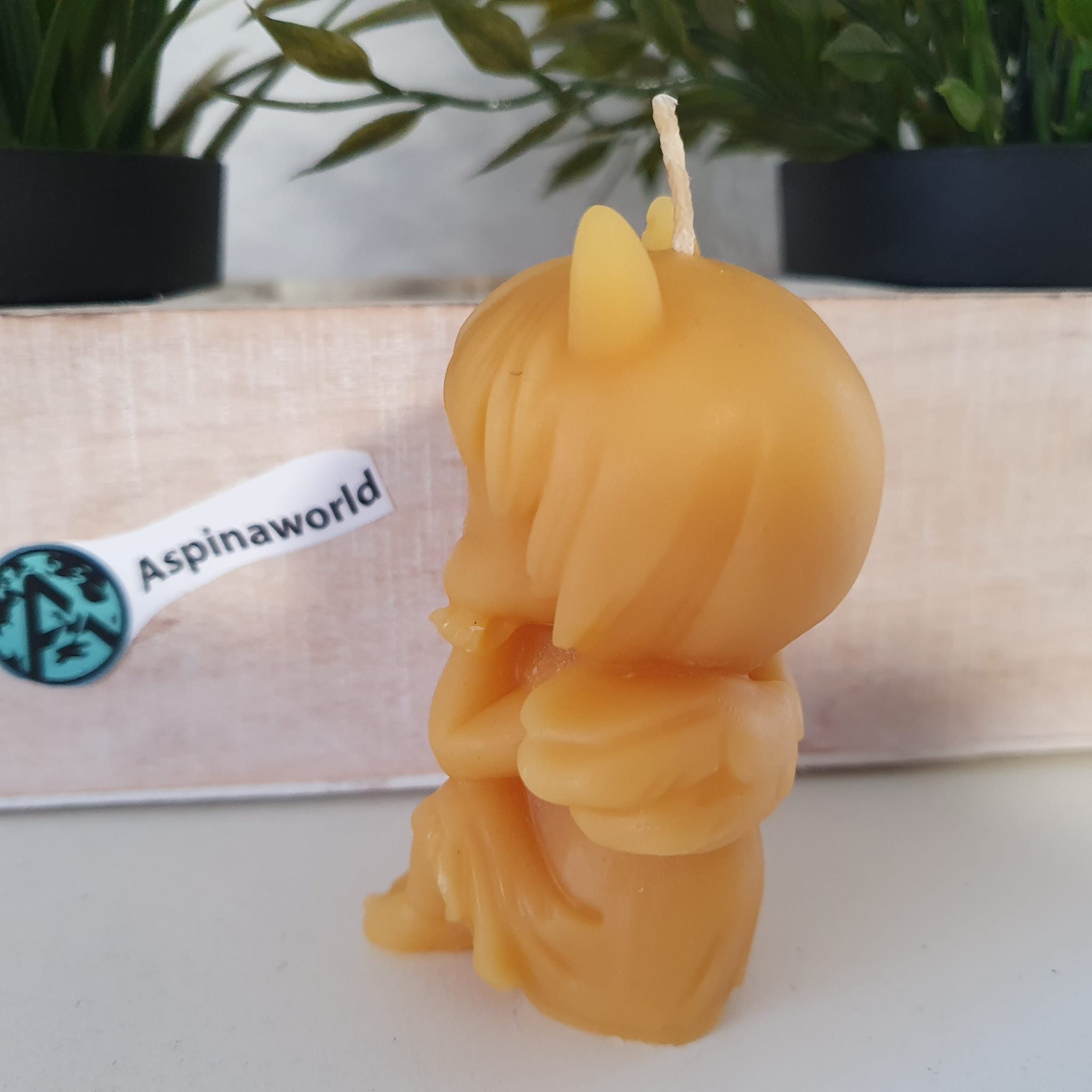 Aspinaworld Bienenwachskerze Sitzende Engel Kerze 8 cm – Kerze aus Bienenwachs