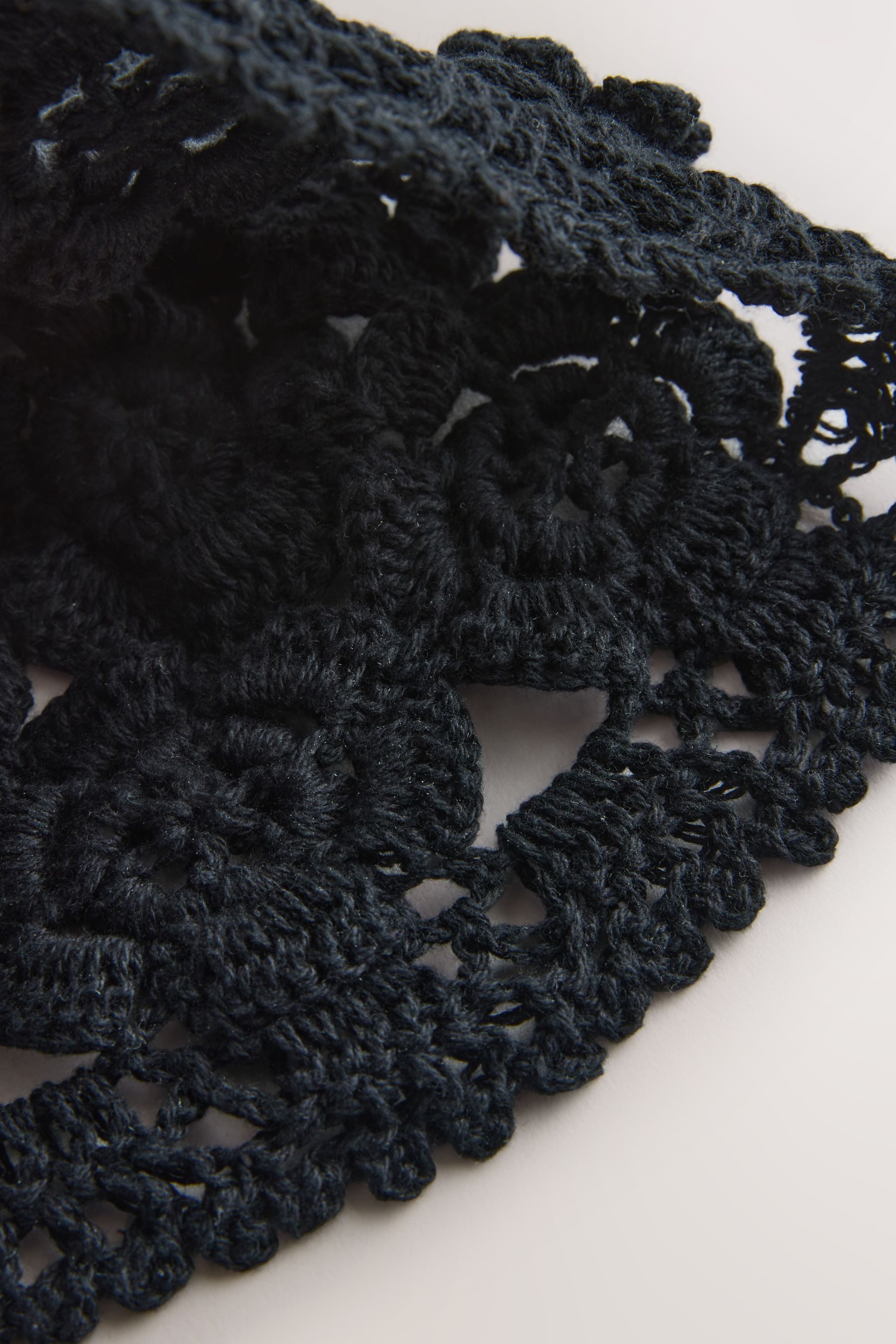 Next Strickmütze Hut mit Strick- und Häkeldetails (1-St)