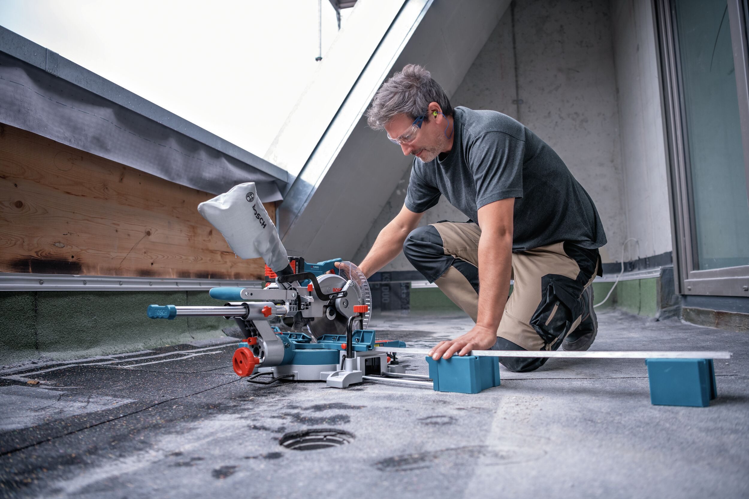 BOSCH Akku-Kapp-Gehrungssäge GCM 18V-216 D, Und Gehrungssäge BITURBO Ohne Akku - im Karton