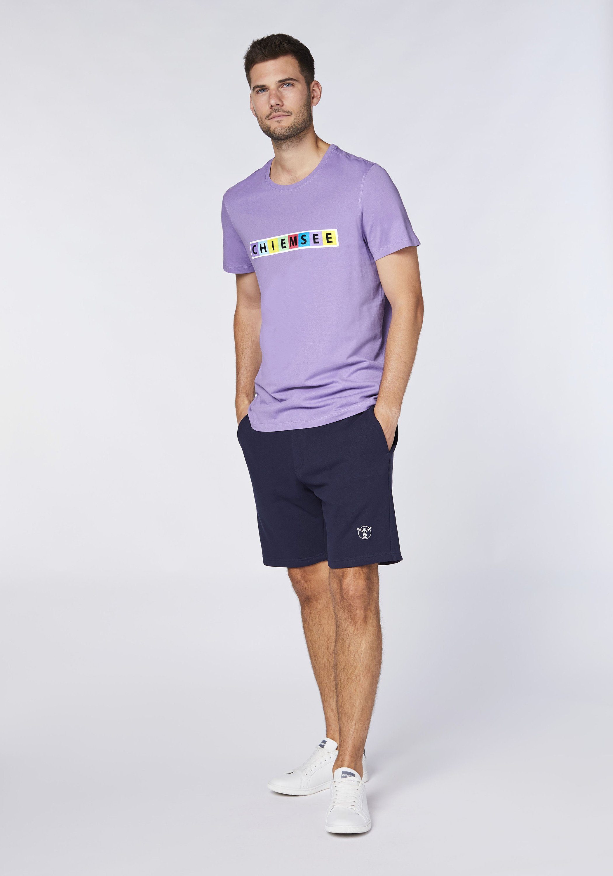 Violet T-Shirt Chiemsee mit Print-Shirt Multicolour-Logo Chalk