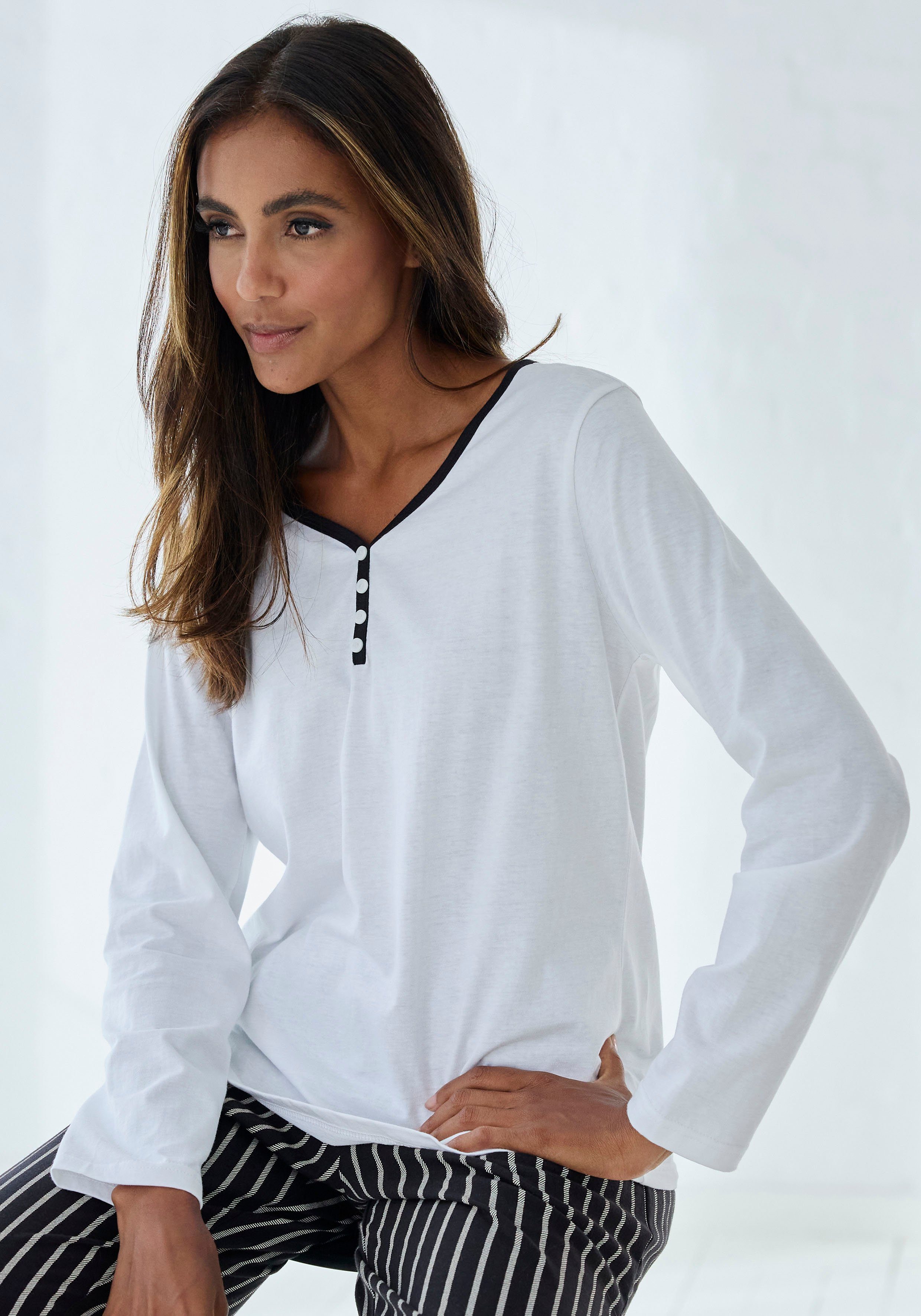 Vivance Dreams Pyjamaoberteil (1-teilig) mit Paspel und kurzer Zier-Knopfle günstig online kaufen