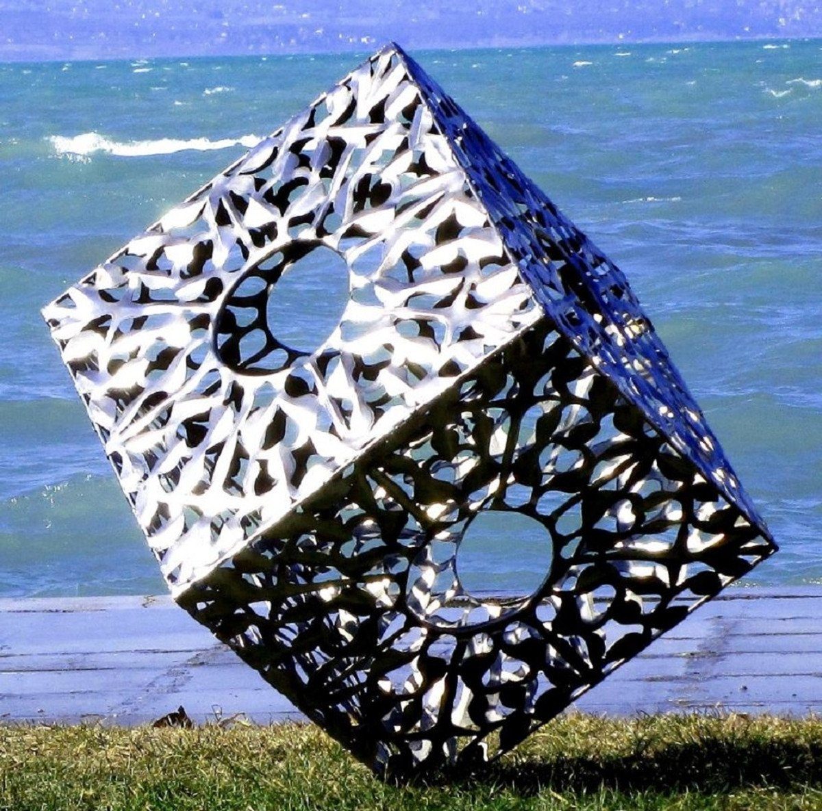 Casa Padrino Skulptur Designer Edelstahl Garten Skulptur Würfel Silber