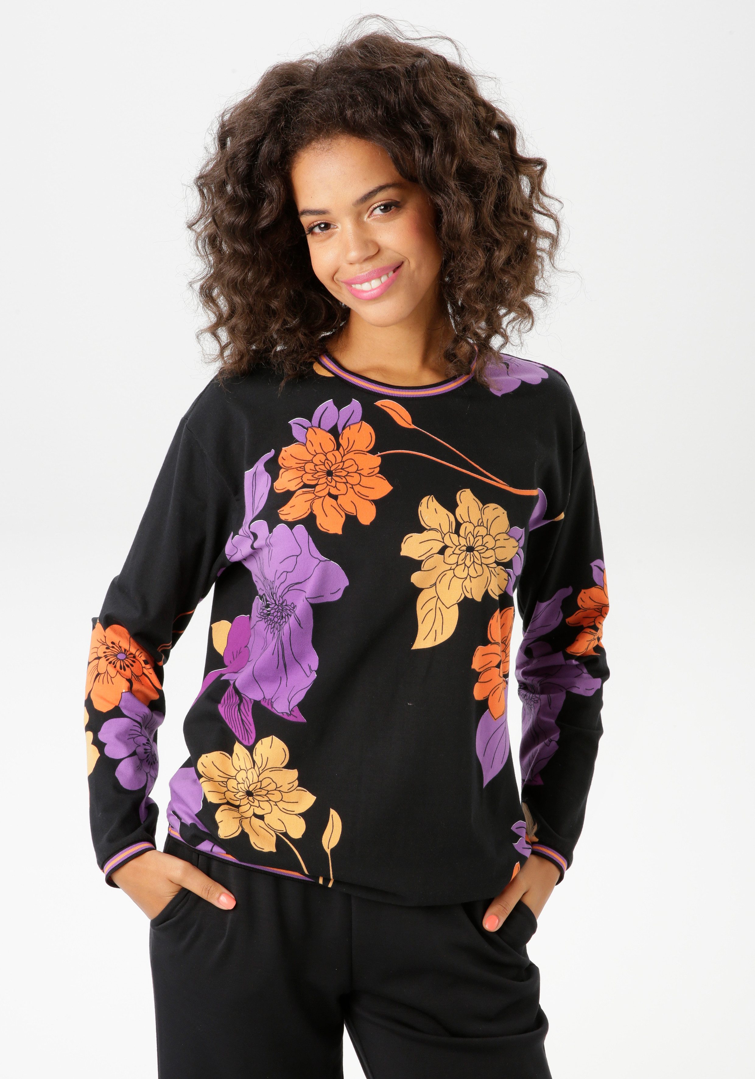 Aniston CASUAL Sweatshirt, mit großflächigen Blumen bedruckt günstig online kaufen