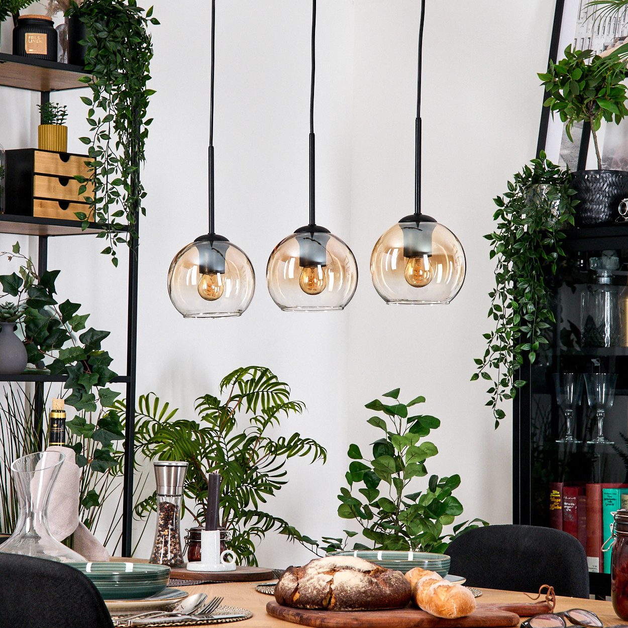hofstein Hängeleuchte Hängelampe aus Metall/Holz/Glas in Schwarz/Natur/Bernstein/Klar, ohne Leuchtmittel, moderne Pendelleuchte im Boho/Retro-Design mit Holzstab, 3 x E27