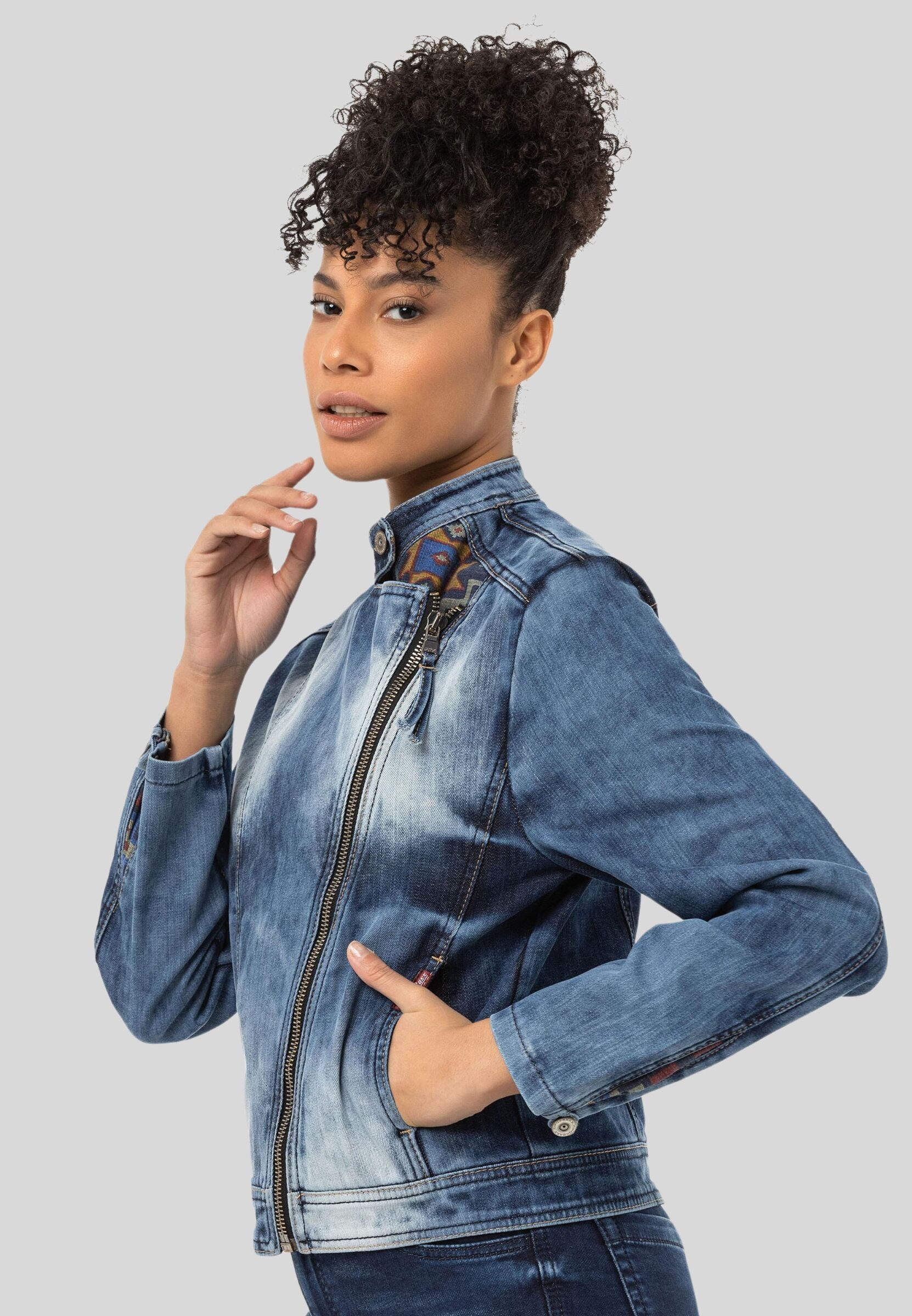 Cipo & Baxx Jeansjacke JEANS JACKET modisches Statement