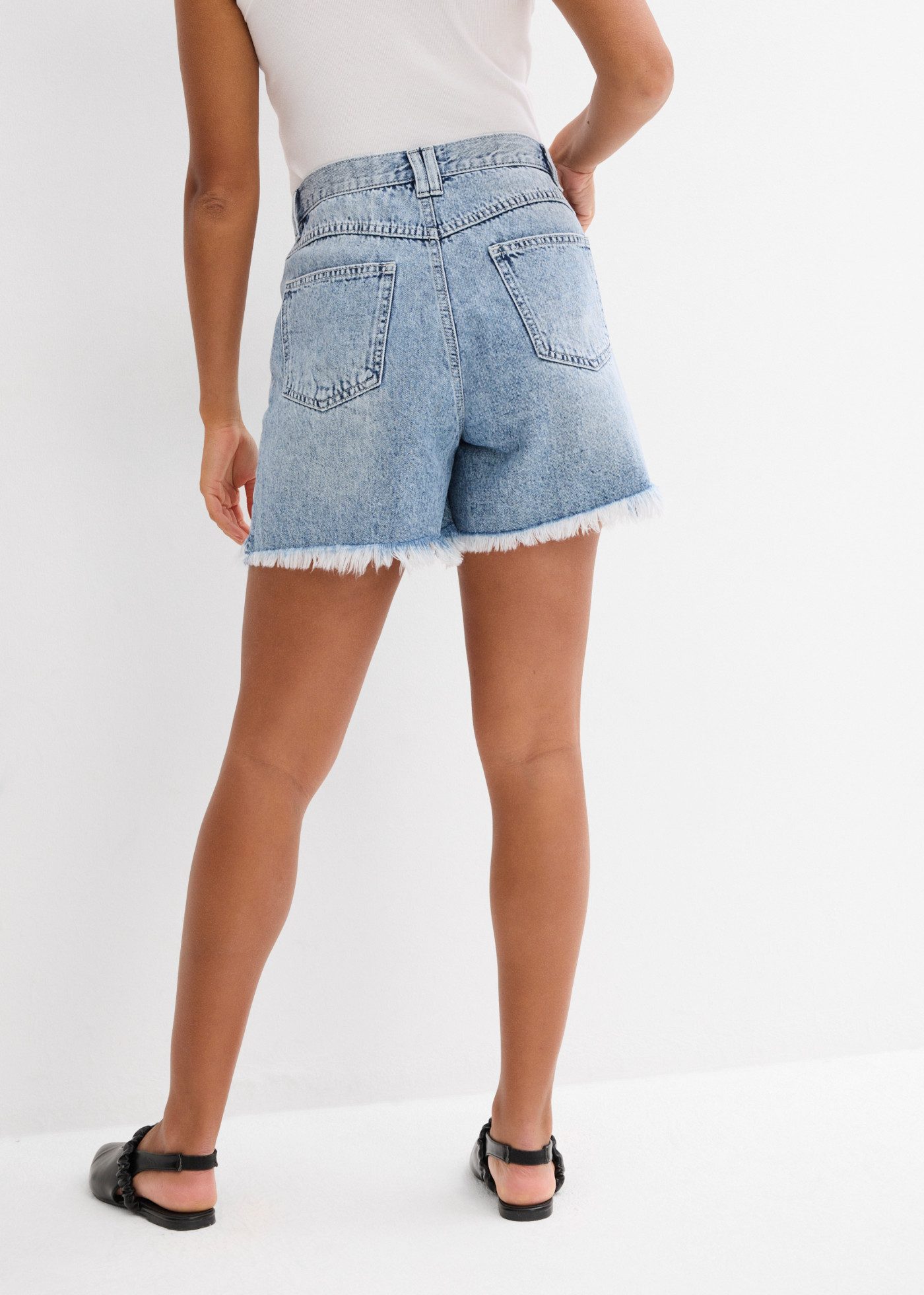bonprix Shorts aus Baumwolle, Loose Fit, hoher Bund, offener Saum, Casual Stil