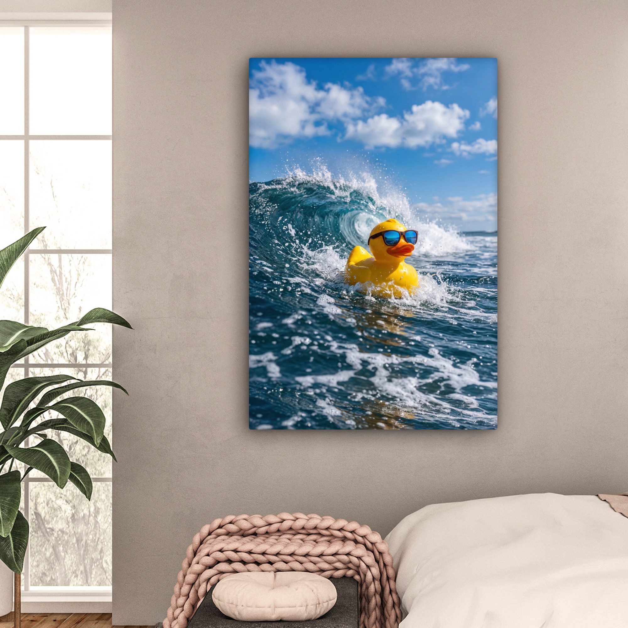 OneMillionCanvasses® Leinwandbild Gummiente - Hart im Nehmen - Wellen, Fotodruck (1 St), Leinwandbilder XXL für Wohnzimmer 90x140 cm