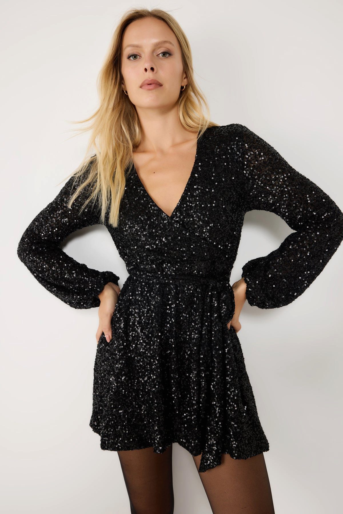 No Matter What Minikleid Schwarzes Pullover-Detail Minikleid mit langen Ärm günstig online kaufen