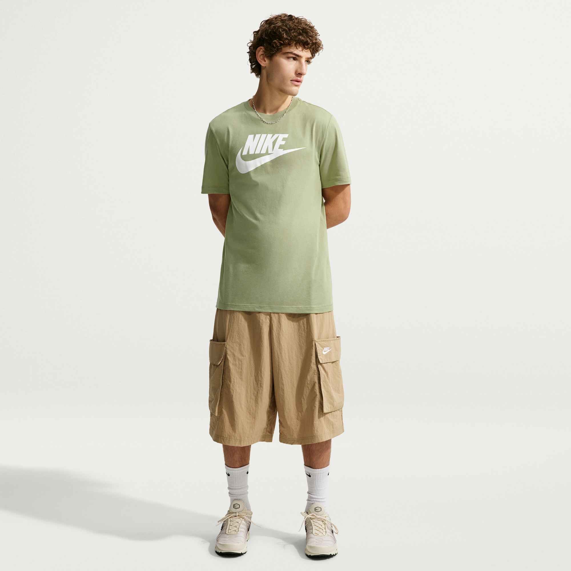 Nike Sportswear T-Shirt M NSW TEE ICON FUTURA mit klassischem Logodruck auf der Brust, Kurzarm-Design, normale Länge