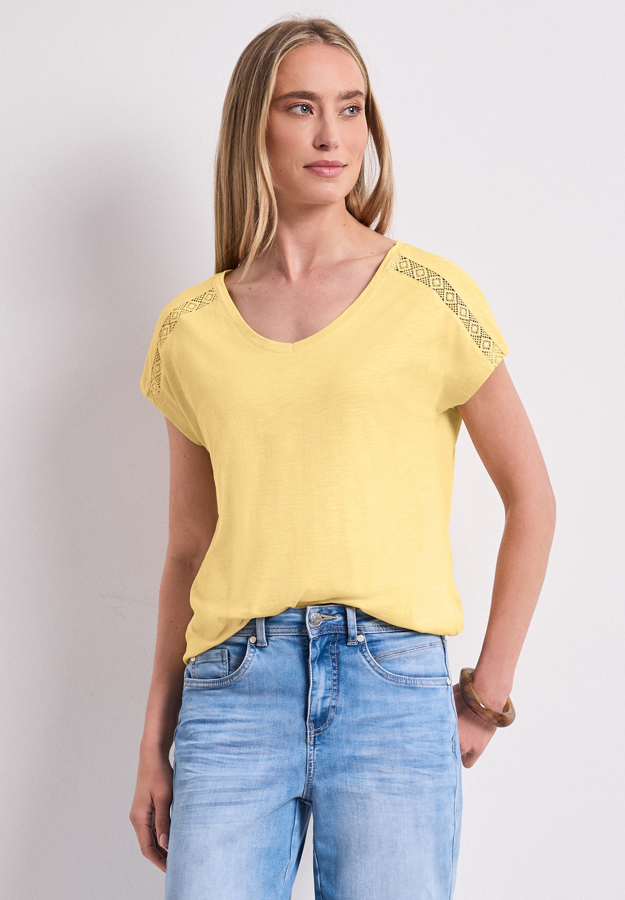 STREET ONE Kurzarmshirt Sommershirt mit V-Neck und Crochet-Details