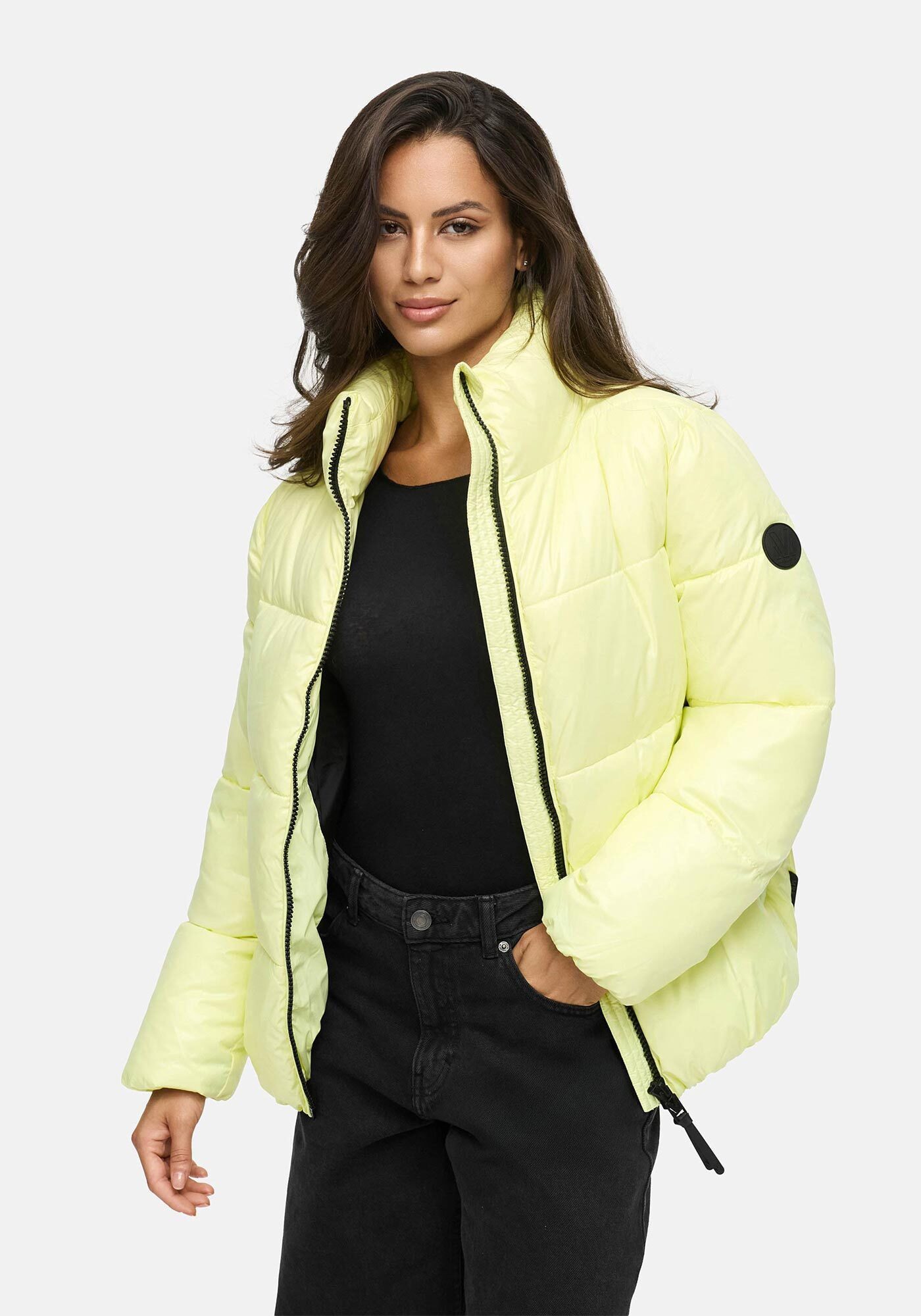 Marikoo Winterjacke Hazalee mit leicht gläzendem Obermaterial und hohem Kragen