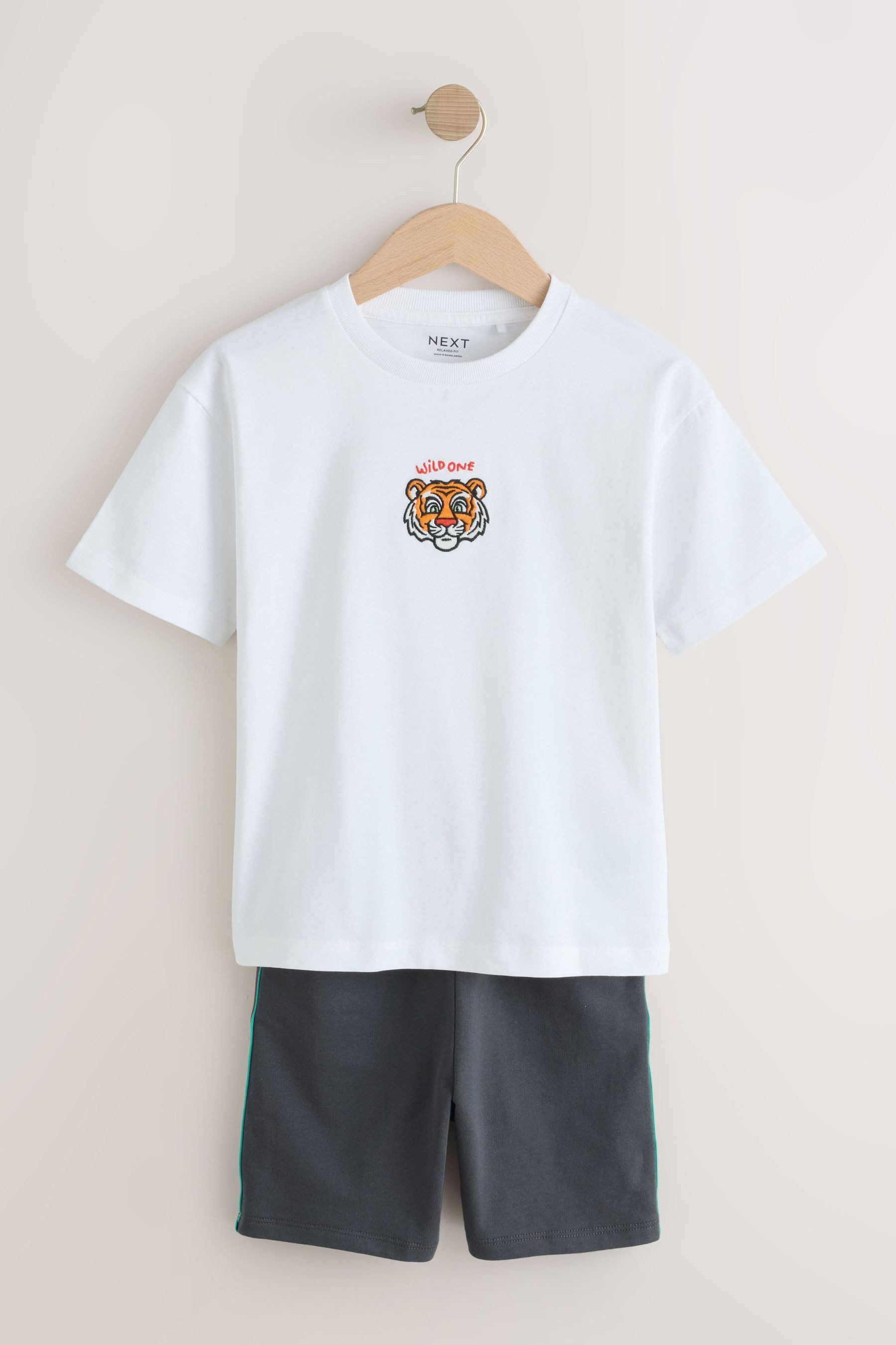 T-Shirt & Shorts Kurzärmeliges T-Shirt und Shorts im Set