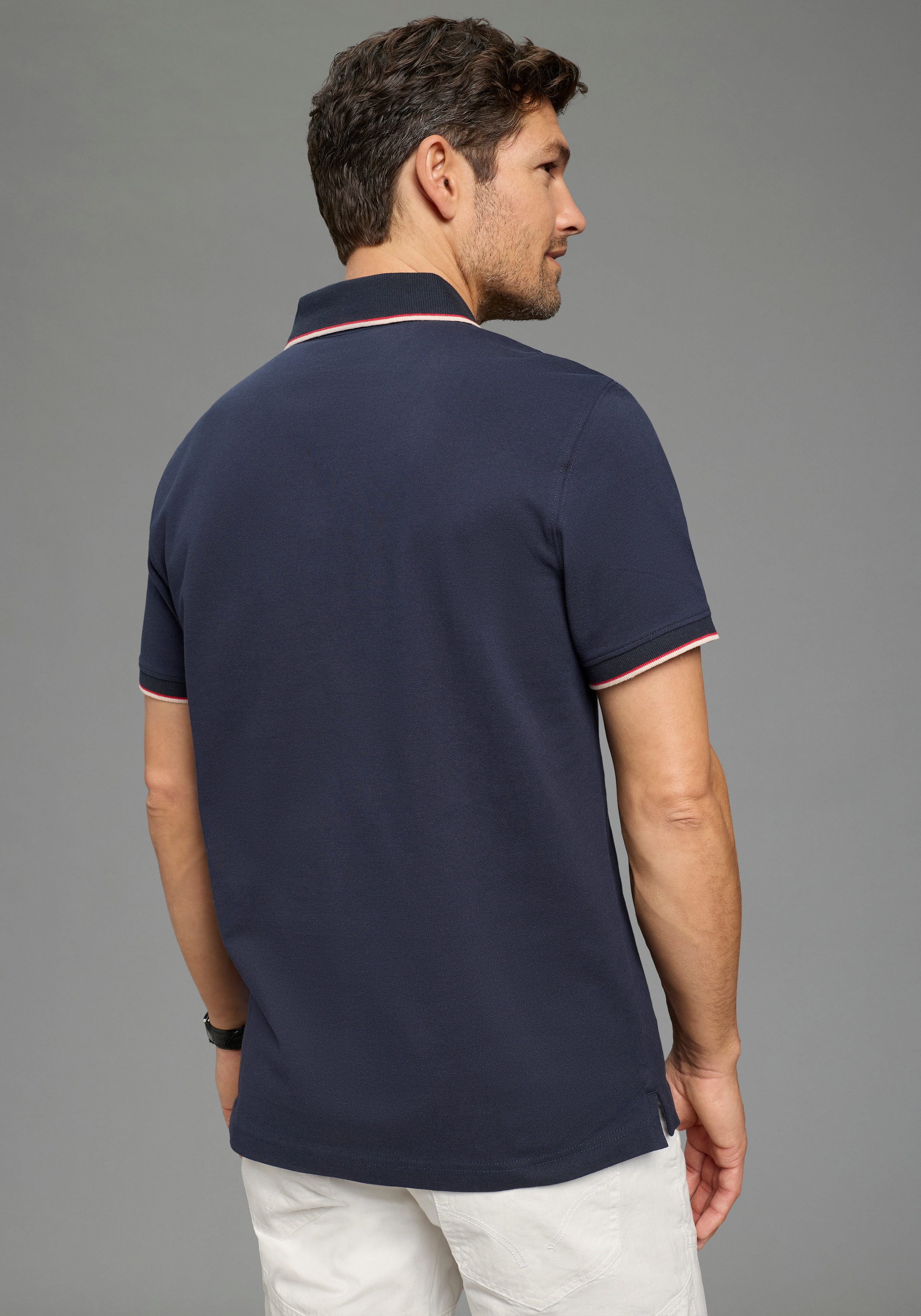 Man's World Poloshirt Neue Kollektion! normale Passform, Kurzarm, mit Print und Badge, aus Piqué-Material