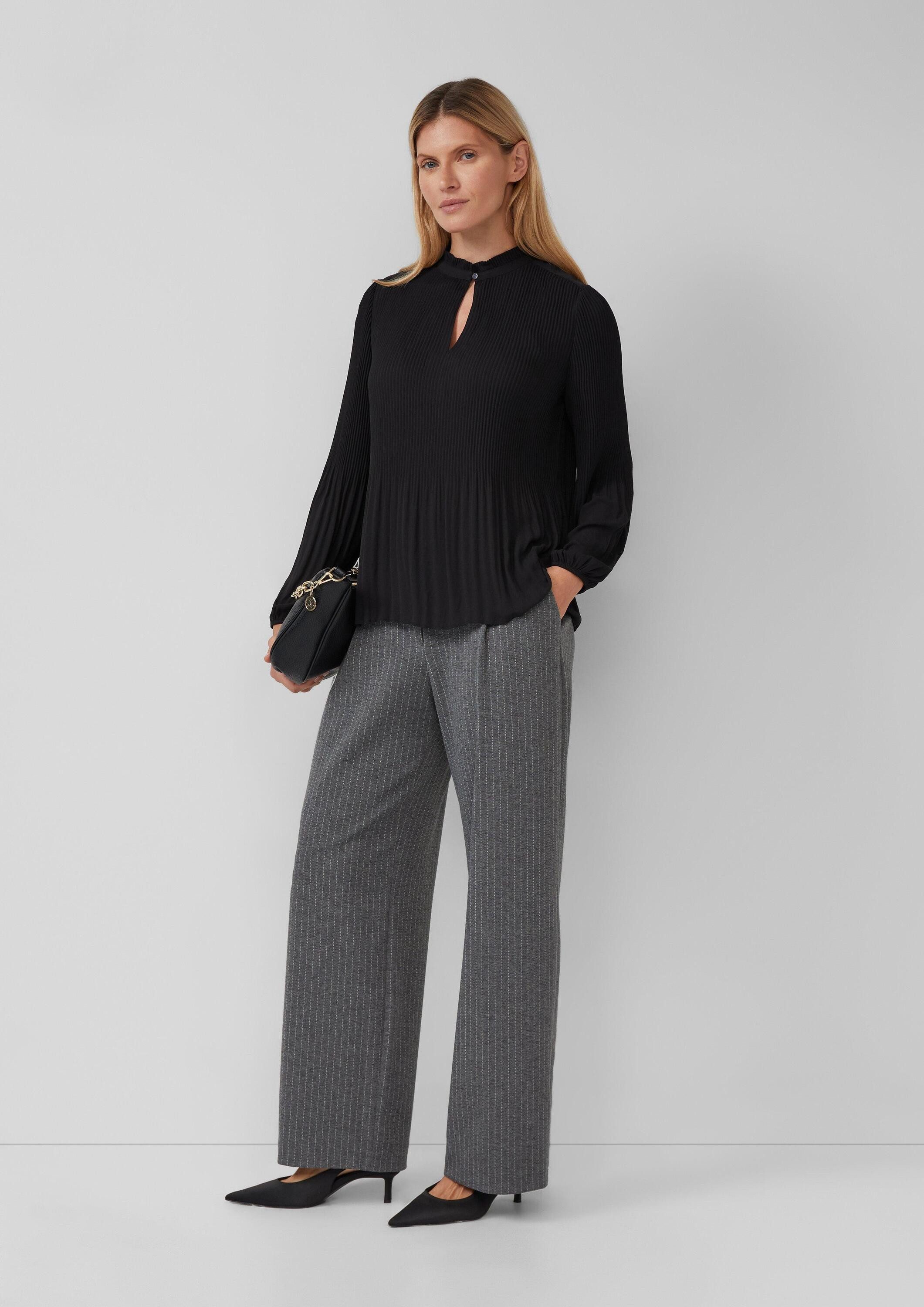 s.Oliver Langarmbluse Bluse Plissierte Bluse aus Crêpe mit Stehkragen – Bild 5 von 5