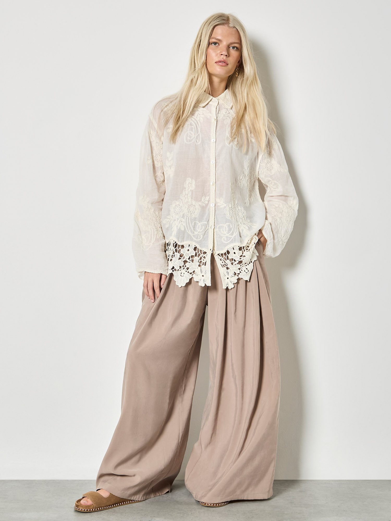 Apricot Spitzenbluse Oversize-Hemd aus Mesh mit Stickerei – Bild 4 von 5