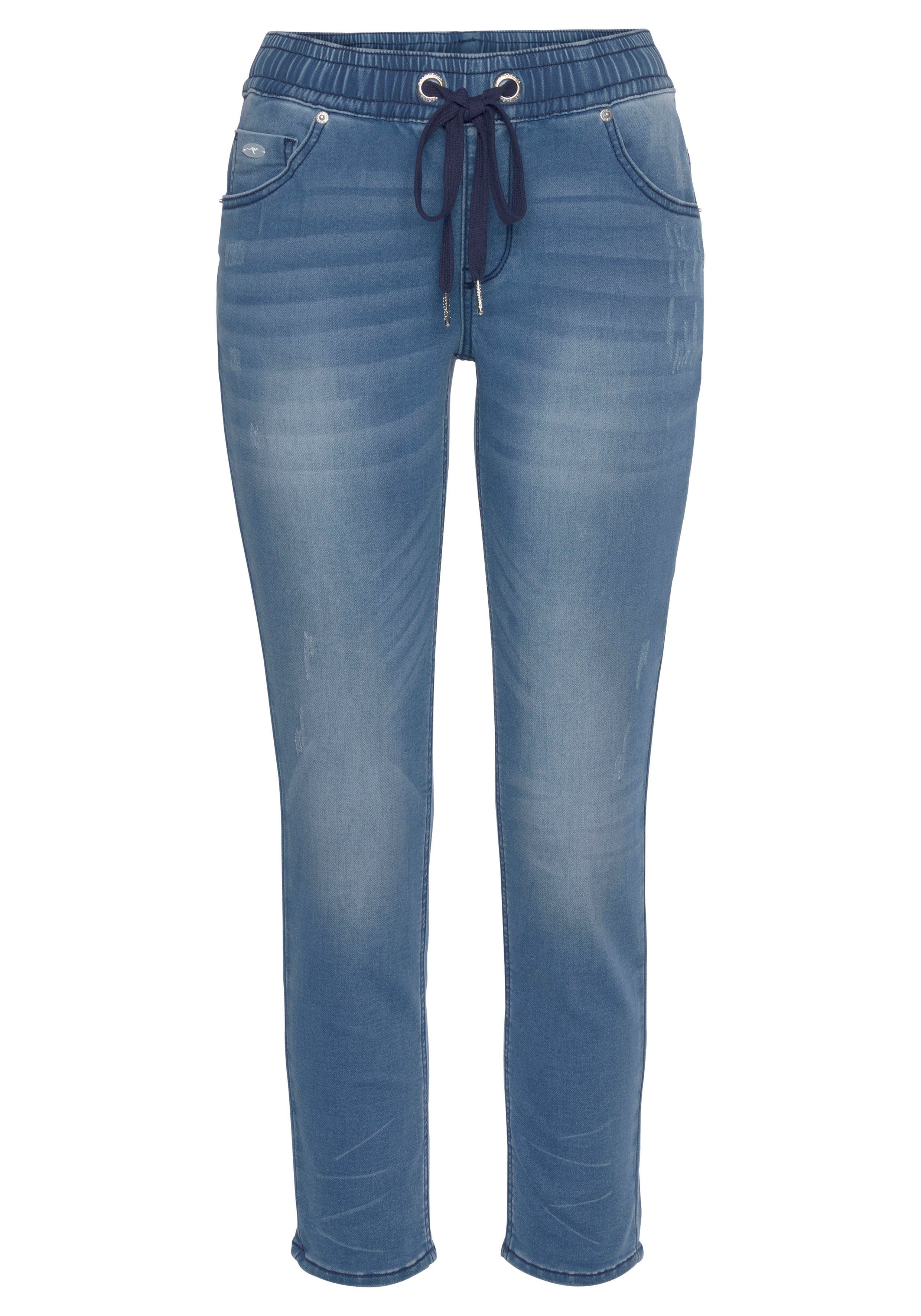KangaROOS Jogg Pants 7/8 JOGG-DENIM weites Bein, mit Used-Waschung, hohe Leibhöhe, 7/8-Länge. Reduzierter Preis € 62,99. Unverbindliche Preisempfehlung € 77,99, (€ 62,99 pro 1 Stk)