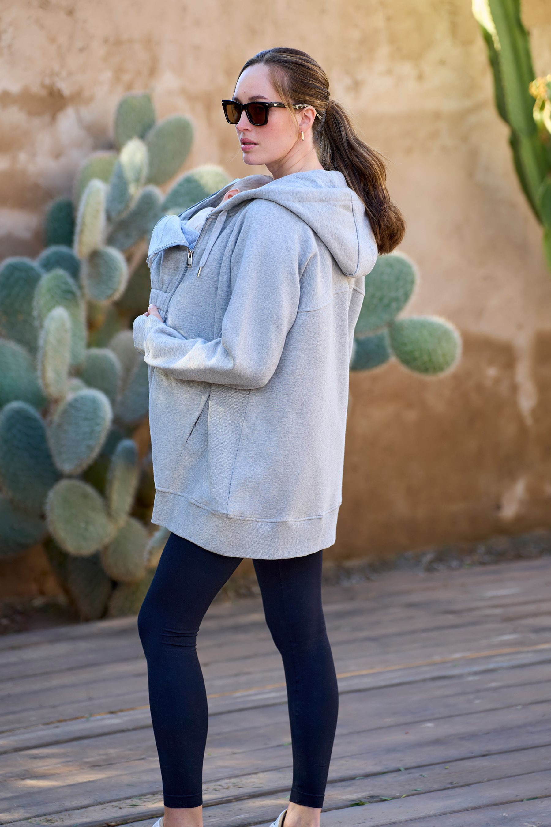 Seraphine Kapuzenpullover Seraphine 3-in-1-Babytragehoodie aus Baumwollmix (1-tlg) – Bild 3 von 5