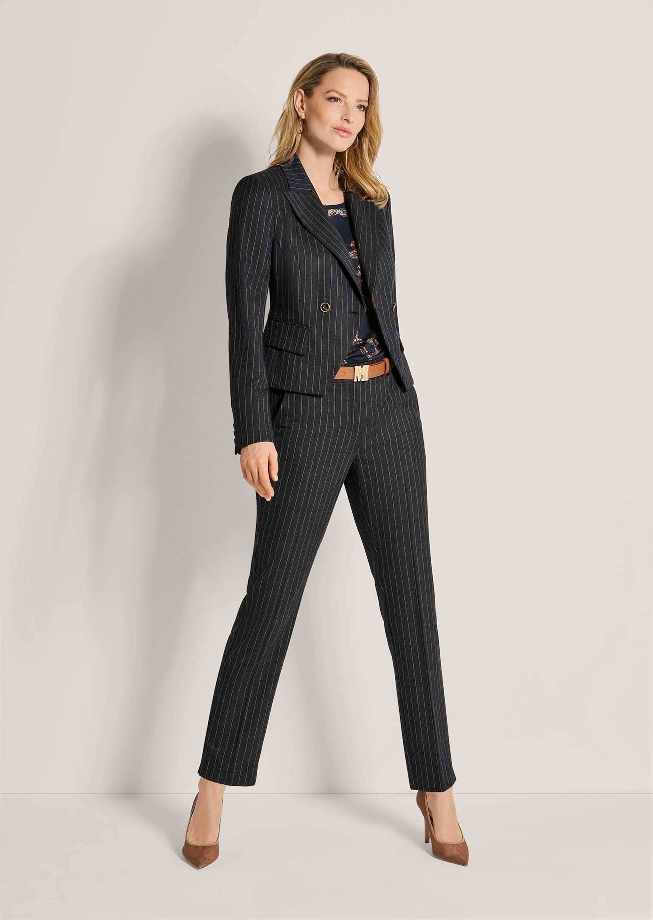 MADELEINE Kurzblazer Nadelstreifen-Blazer in Kurzform Zweireiher mit Reverskragen & Pattentaschen