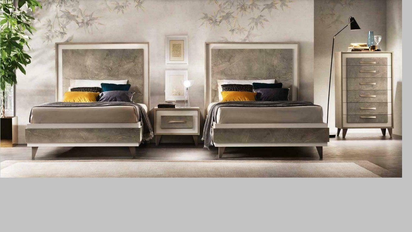 Xlmoebel Schlafzimmer-Set Arredoclassic Schlafzimmermöbel aus Holz mit eleganten Details, (5-tlg., 2x Betten + 2x Nachttische + Kommode), Hergestellt in Europa