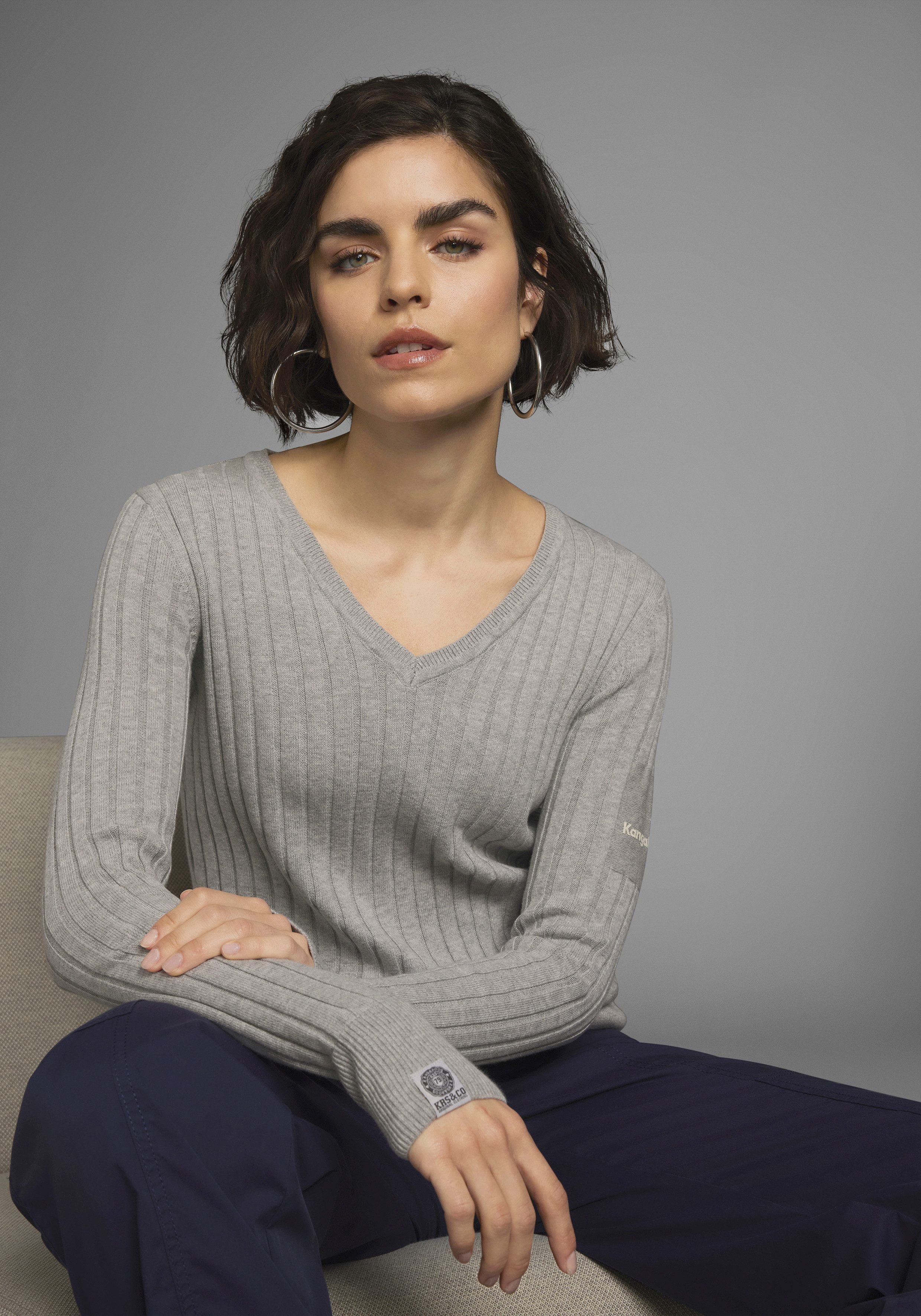 KangaROOS V-Ausschnitt-Pullover in breit geripptem Feinstrick günstig online kaufen