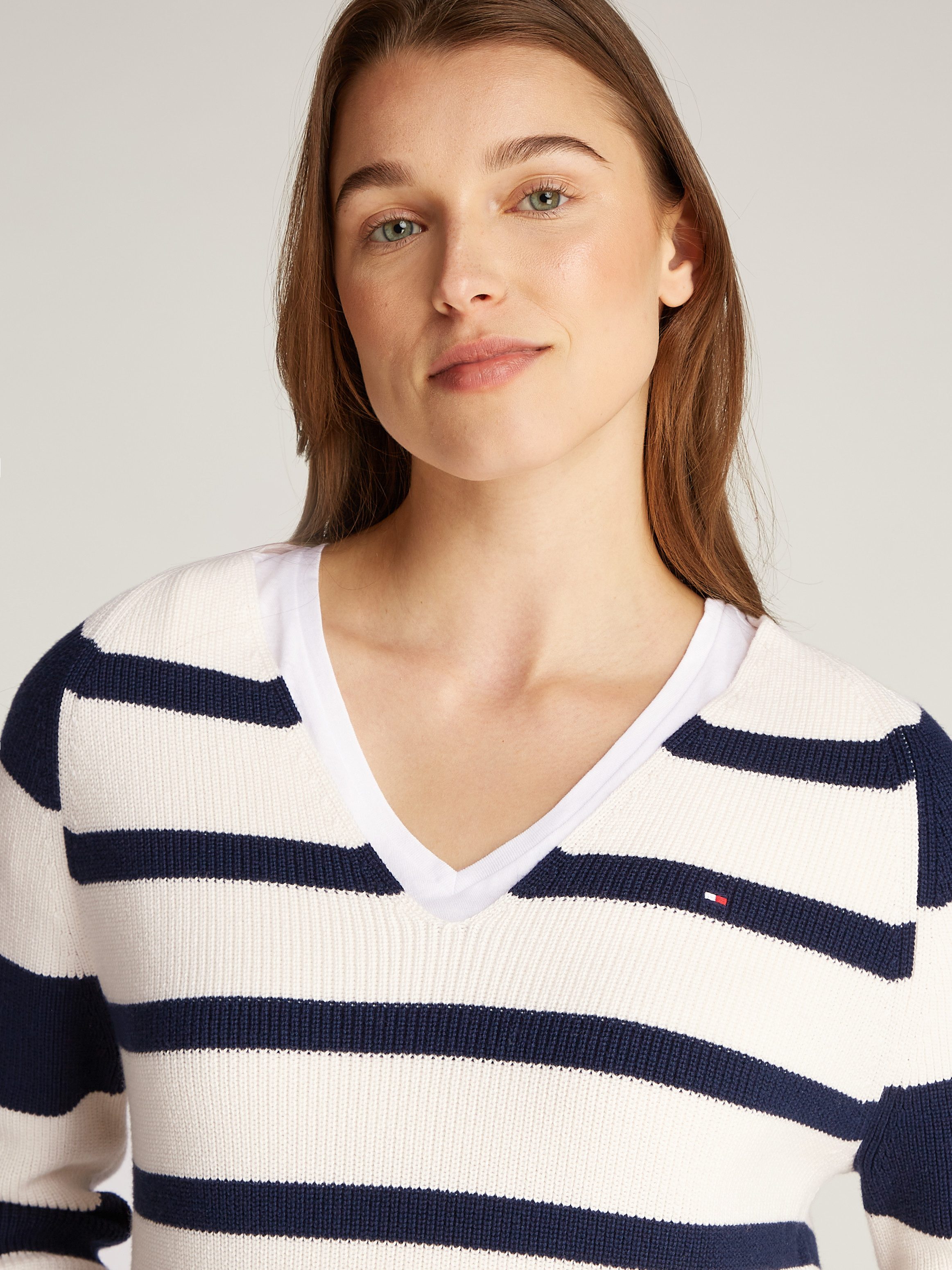 Tommy Hilfiger Strickpullover CO CARDI STITCH V-NK LS mit Logostickerei