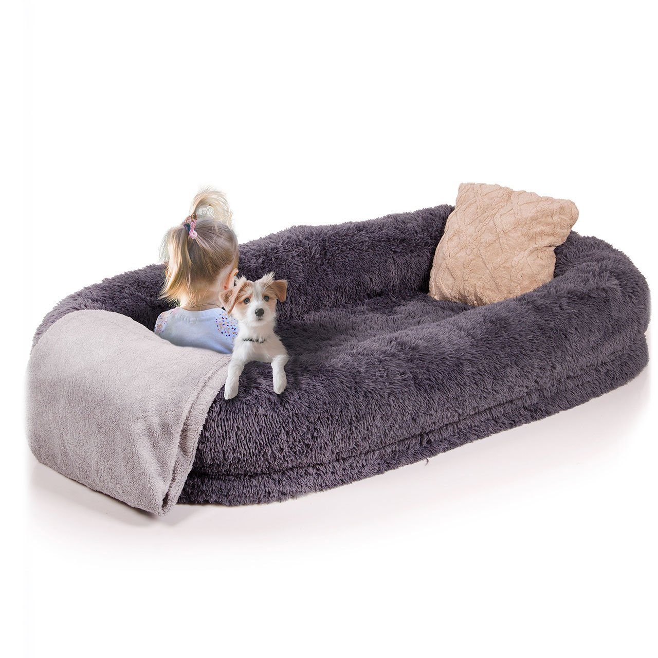 Wallace & Jones Tierbett XXL Hundebett - Ceddie Riesiges Kuschelbett für Tier und Mensch, Kunstfell, Inkl. Kissen und Decke, Schaumstoffmatratze ca. 190 x 105 x 30 cm