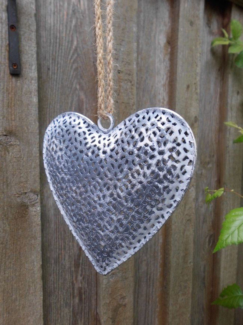 Deko-Impression Dekohänger Deko-Hänger Herzen 2 Stück Herzhänger Eisen Grau-weiß Shabby je 14 cm (1 St)