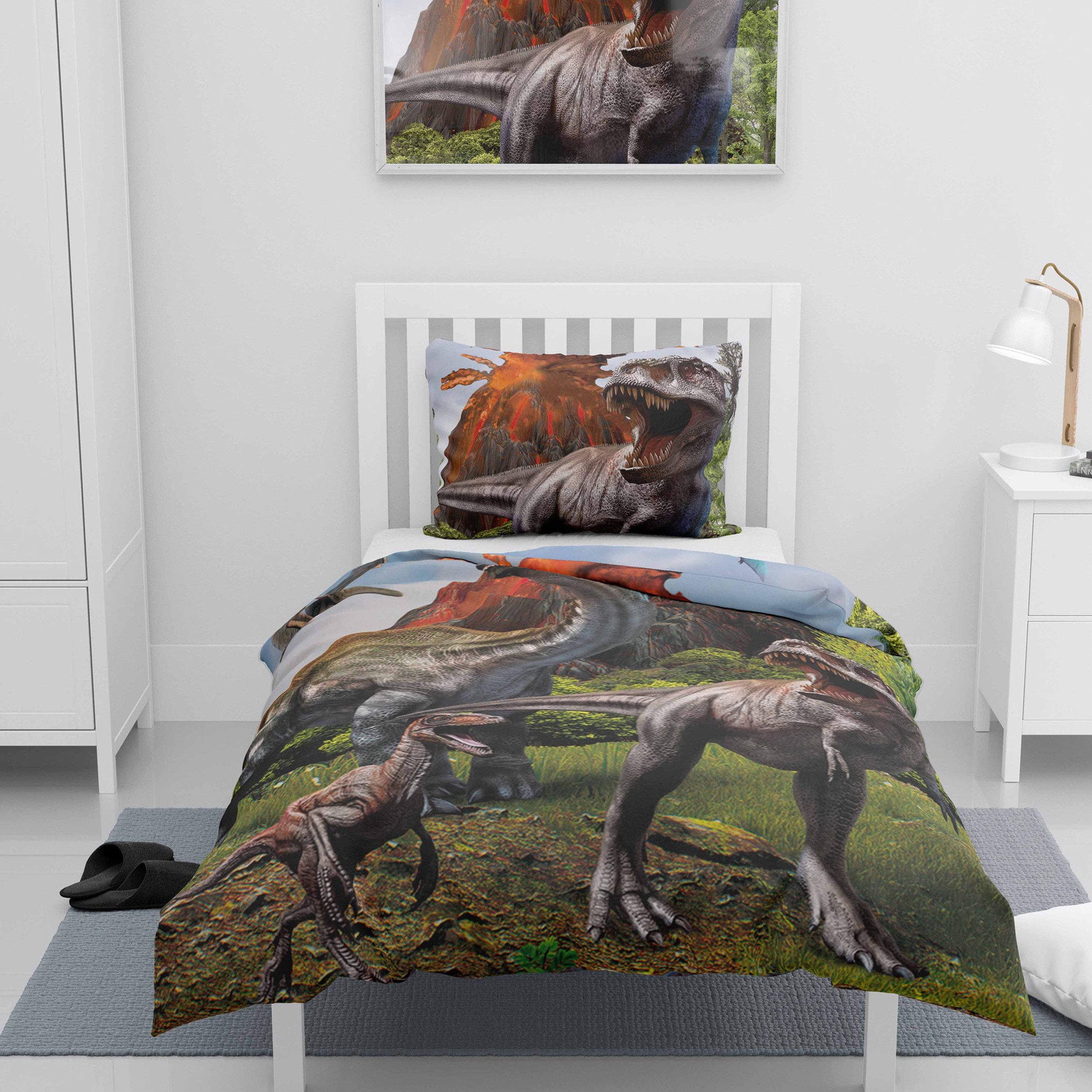 Familando Kinderbettwäsche "Urzeit" mit Vulkan & Dinos 135x200 + 80x80 cm a günstig online kaufen